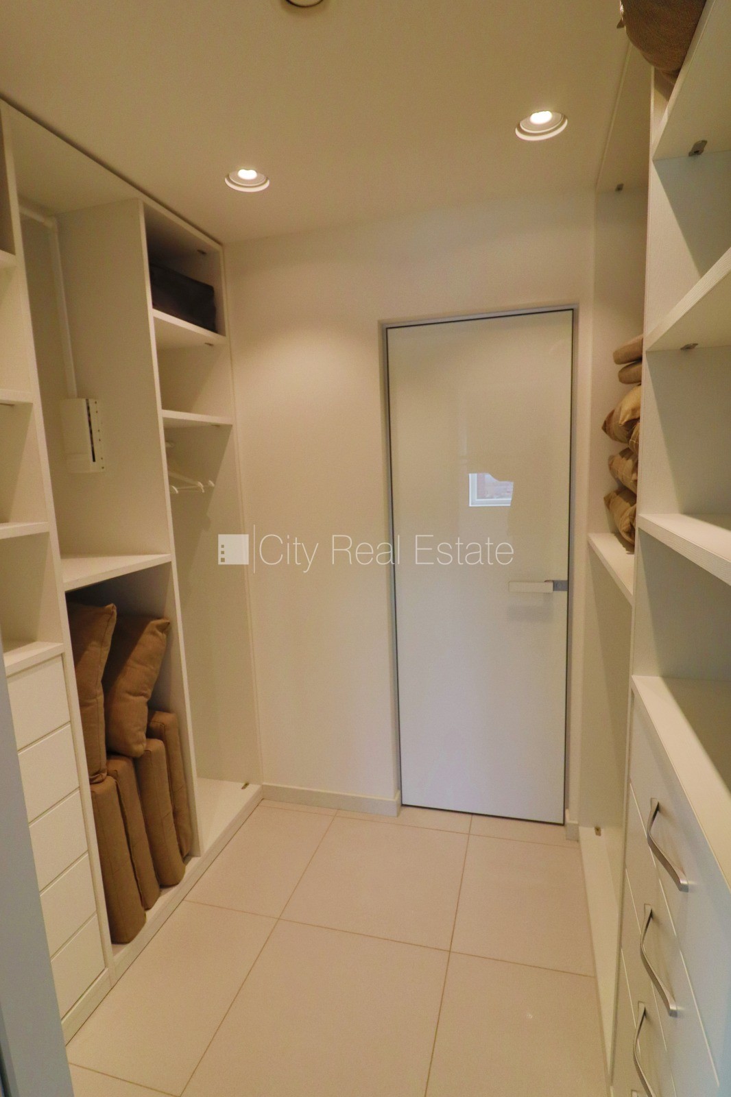 Sludinājumi. Projekts - Skanstes Virsotnes, jaunceltne, labiekārtota apzaļumota teritorija, pazemes Cena: 3500 EUR/mēn Foto #11