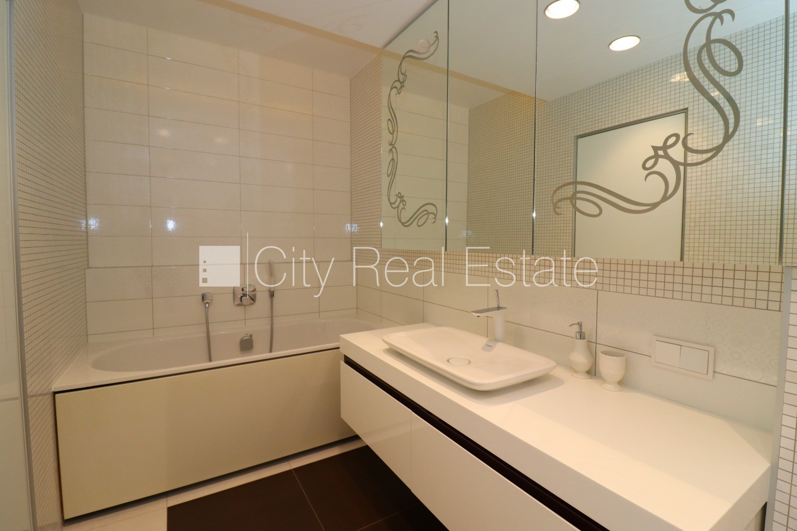 Sludinājumi. Projekts - Skanstes Virsotnes, jaunceltne, labiekārtota apzaļumota teritorija, pazemes Cena: 3500 EUR/mēn Foto #12