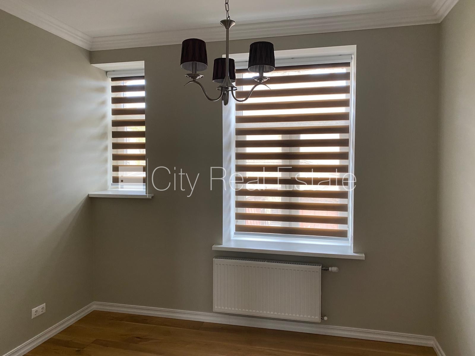 Sludinājumi. Fasādes māja, slēgts pagalms, vieta automašīnai, ieeja no ielas, logi vērsti uz pagalma pusi, Cena: 890 EUR/mēn Foto #12