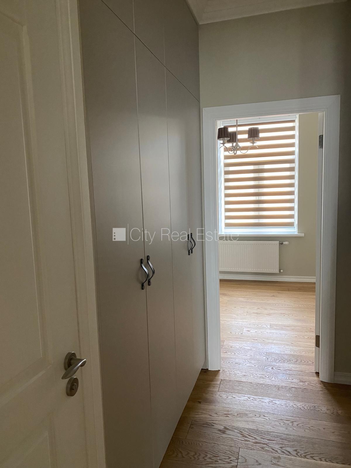 Sludinājumi. Fasādes māja, slēgts pagalms, vieta automašīnai, ieeja no ielas, logi vērsti uz pagalma pusi, Cena: 890 EUR/mēn Foto #10