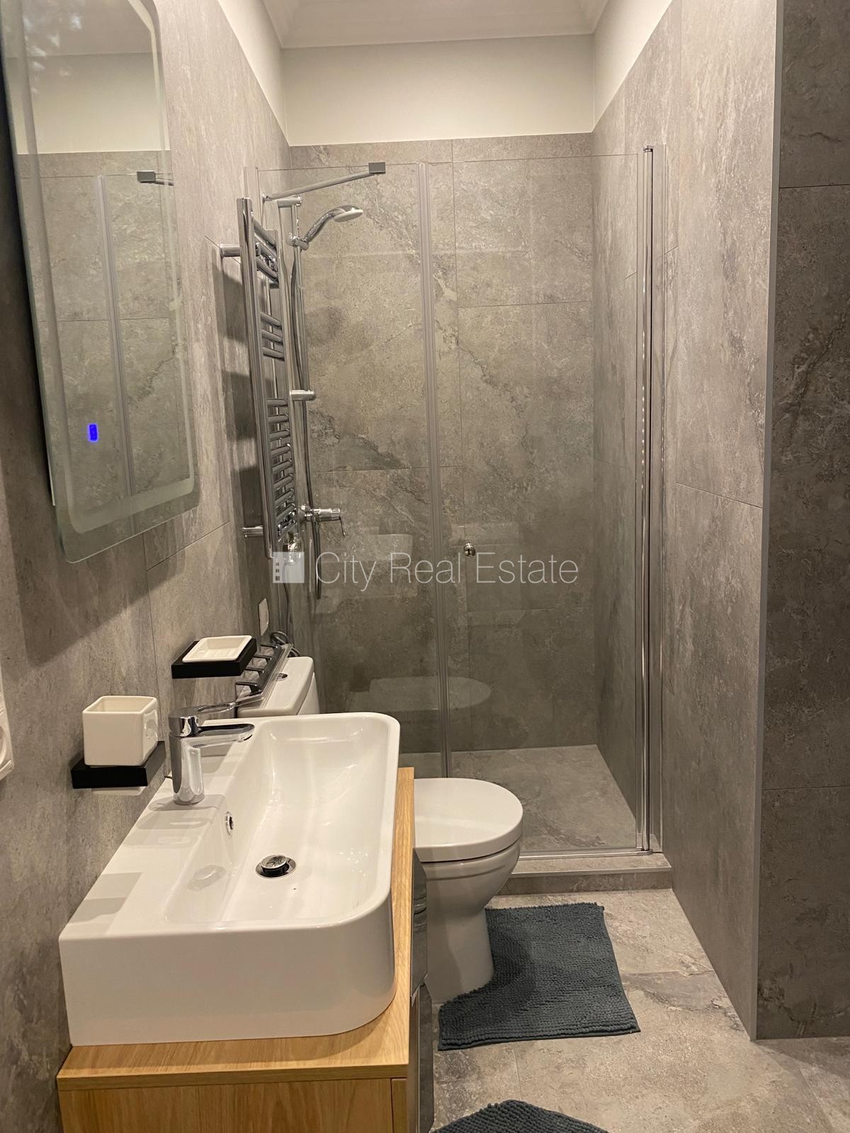 Sludinājumi. Fasādes māja, slēgts pagalms, vieta automašīnai, ieeja no ielas, logi vērsti uz pagalma pusi, Cena: 890 EUR/mēn Foto #17