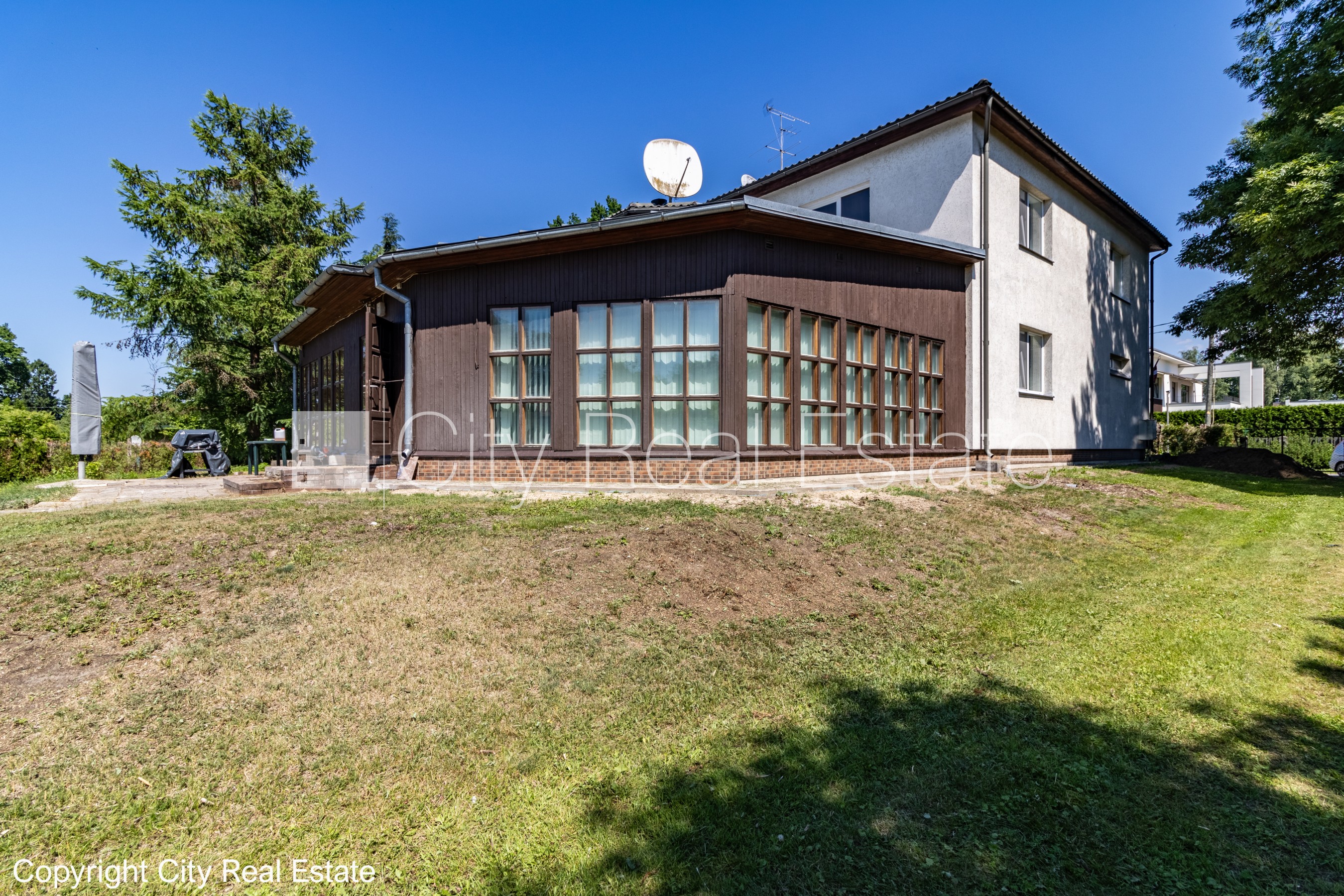 Sludinājumi. Privātmāja, zaļā teritorija 2600 m2, slēgts pagalms, vieta automašīnai, baseins 12.5 m2, krievu Cena: 1800 EUR/mēn Foto #5