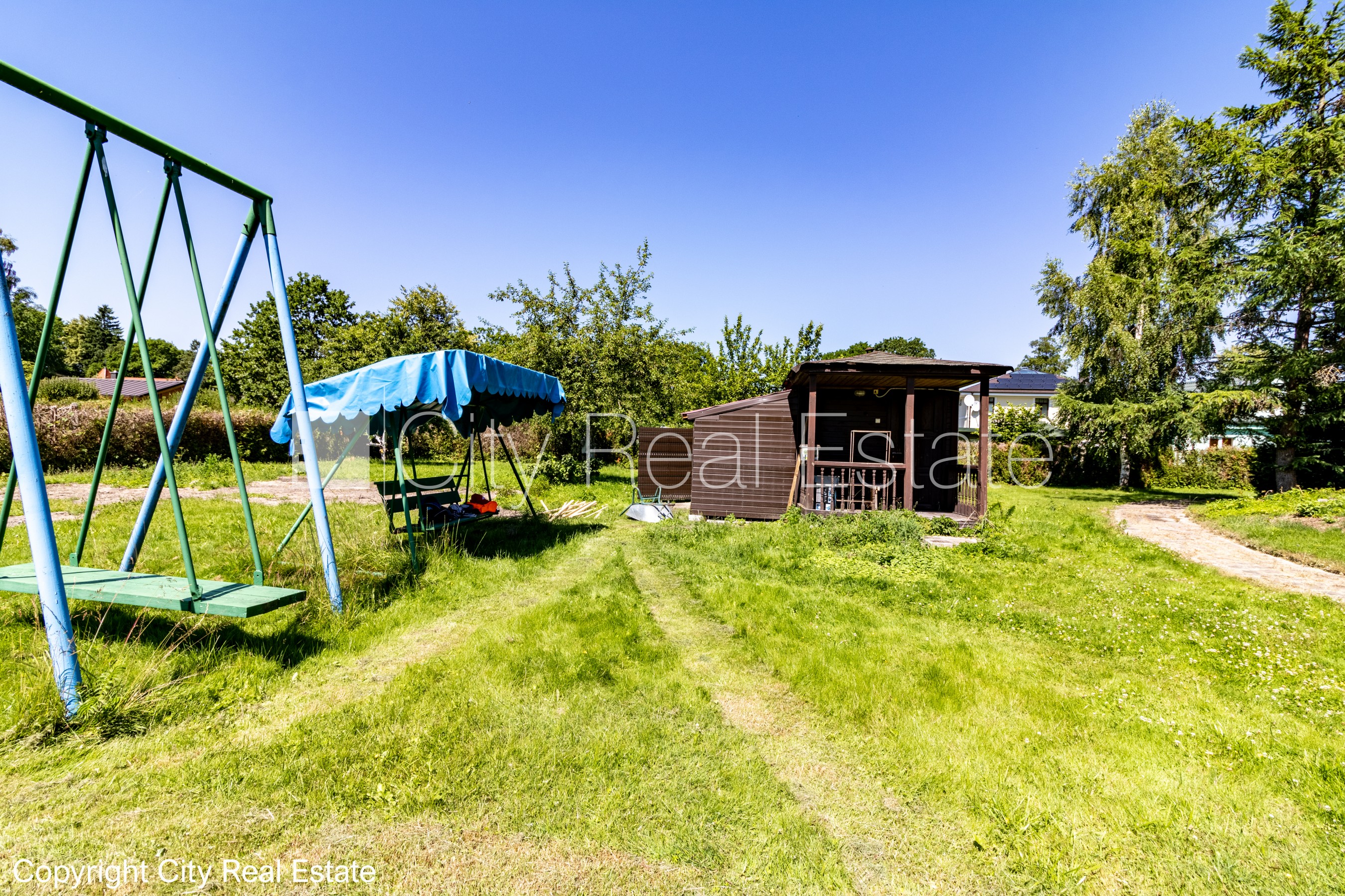 Sludinājumi. Privātmāja, zaļā teritorija 2600 m2, slēgts pagalms, vieta automašīnai, baseins 12.5 m2, krievu Cena: 1800 EUR/mēn Foto #6