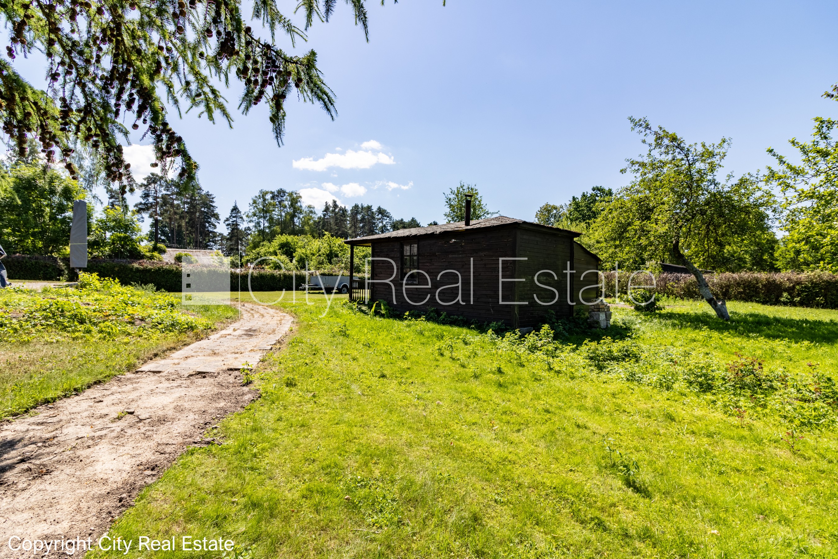 Sludinājumi. Privātmāja, zaļā teritorija 2600 m2, slēgts pagalms, vieta automašīnai, baseins 12.5 m2, krievu Cena: 1800 EUR/mēn Foto #7