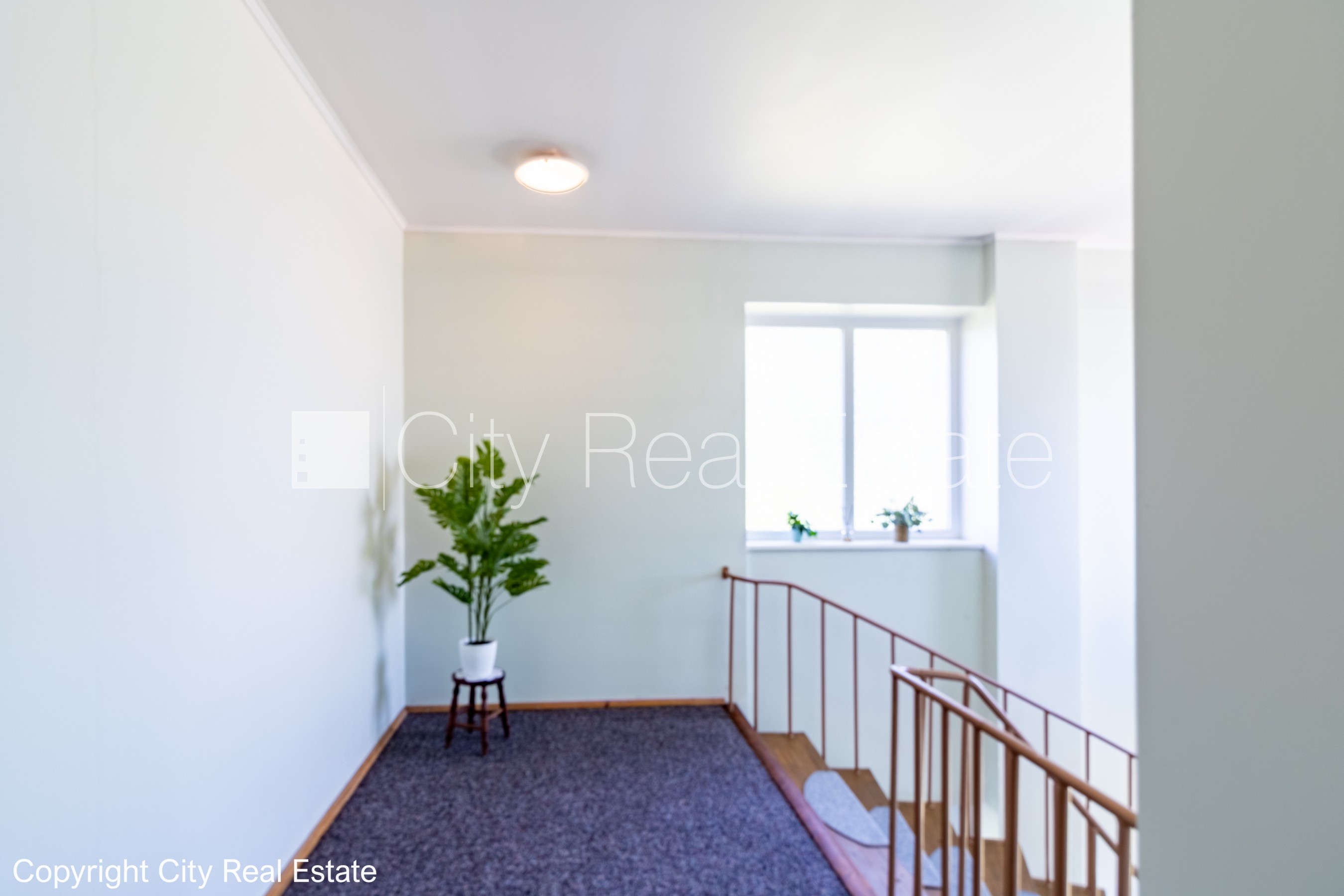 Sludinājumi. Privātmāja, zaļā teritorija 2600 m2, slēgts pagalms, vieta automašīnai, baseins 12.5 m2, krievu Cena: 1800 EUR/mēn Foto #15