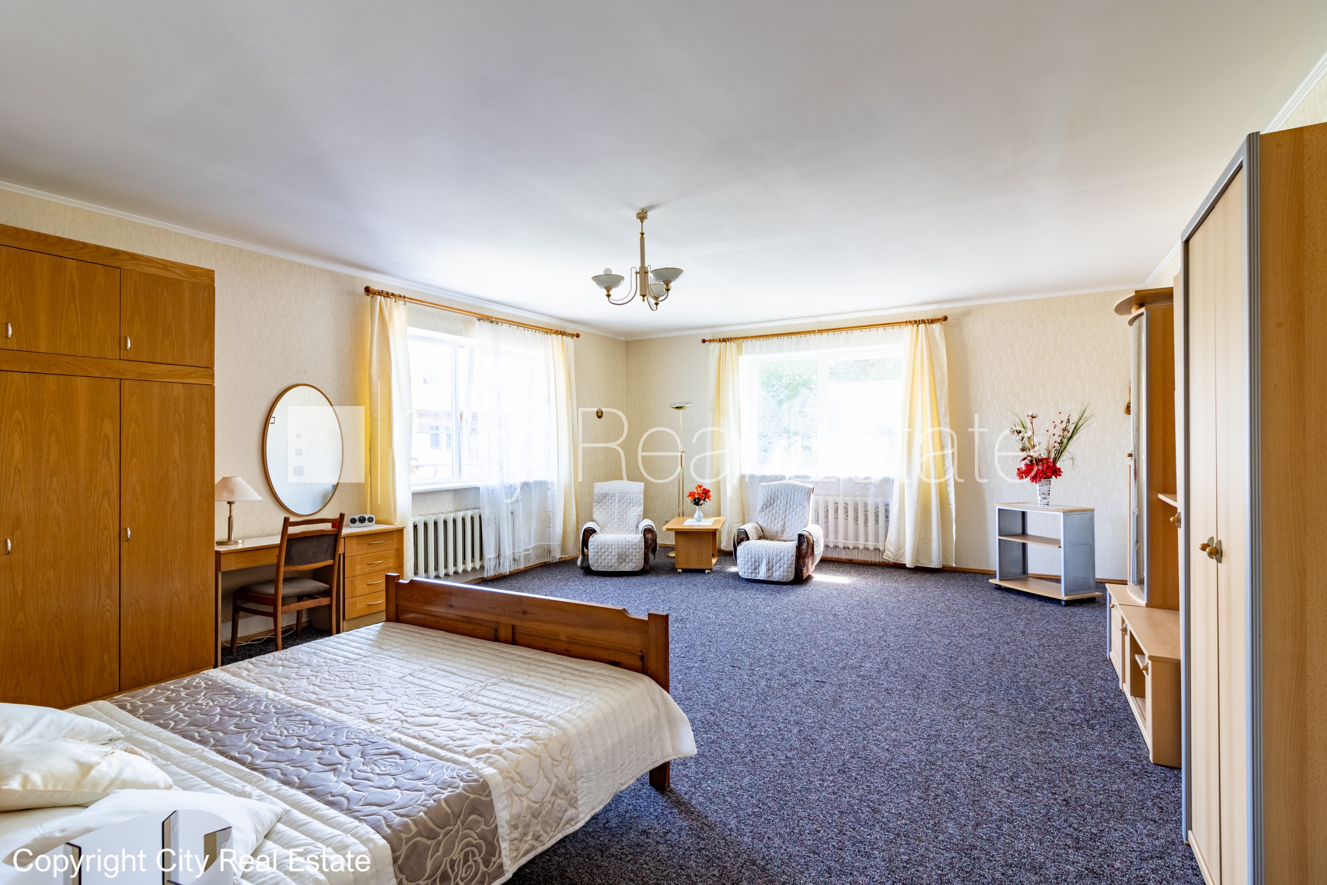 Sludinājumi. Privātmāja, zaļā teritorija 2600 m2, slēgts pagalms, vieta automašīnai, baseins 12.5 m2, krievu Cena: 1800 EUR/mēn Foto #23