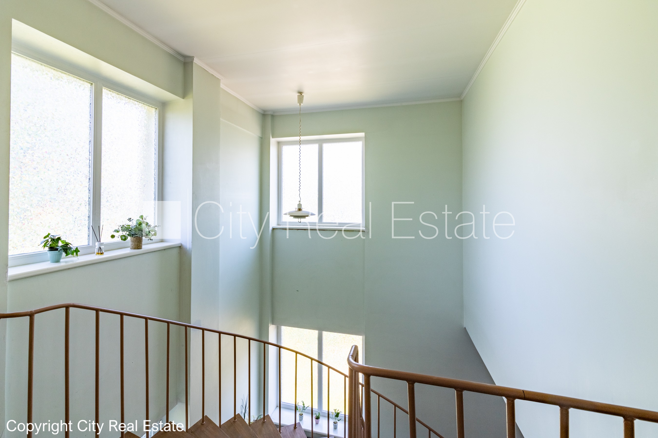 Sludinājumi. Privātmāja, zaļā teritorija 2600 m2, slēgts pagalms, vieta automašīnai, baseins 12.5 m2, krievu Cena: 1800 EUR/mēn Foto #17