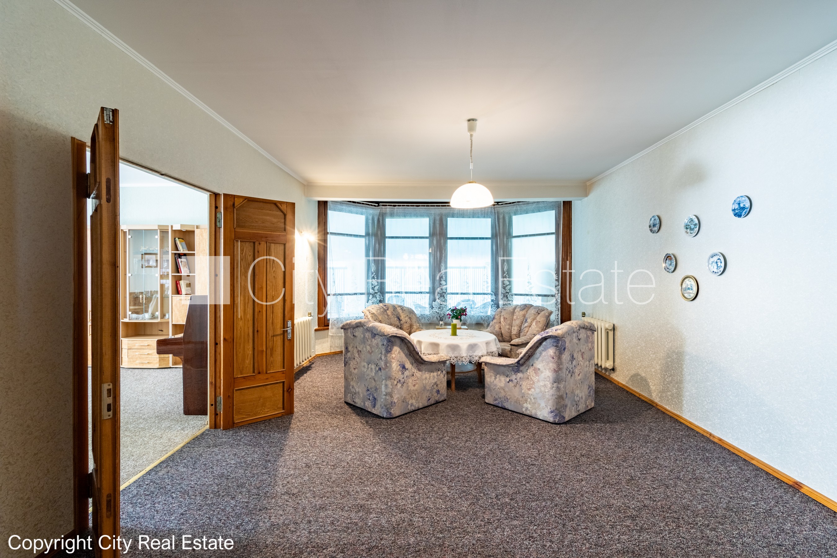 Sludinājumi. Privātmāja, zaļā teritorija 2600 m2, slēgts pagalms, vieta automašīnai, baseins 12.5 m2, krievu Cena: 1800 EUR/mēn Foto #14