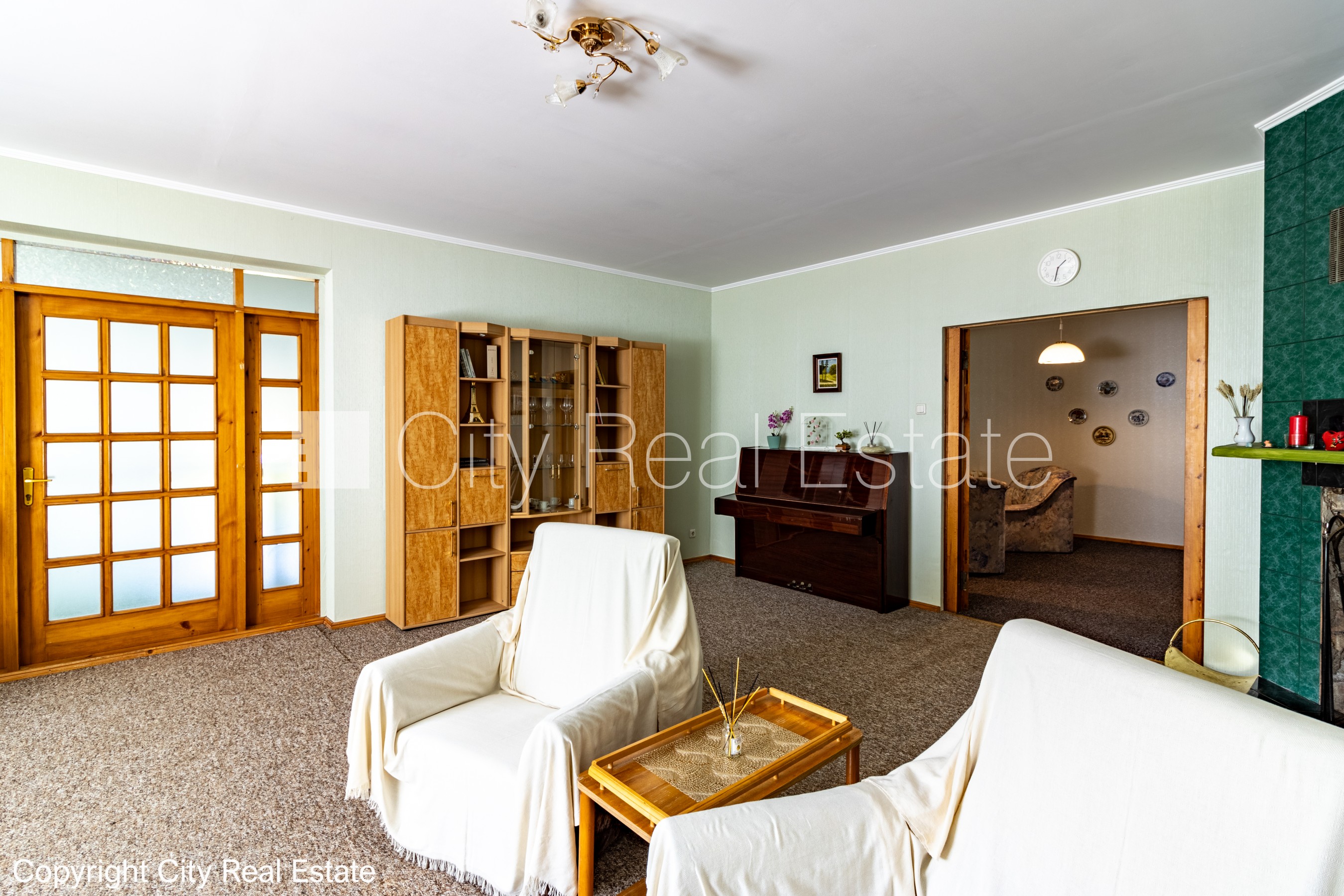 Sludinājumi. Privātmāja, zaļā teritorija 2600 m2, slēgts pagalms, vieta automašīnai, baseins 12.5 m2, krievu Cena: 1800 EUR/mēn Foto #13