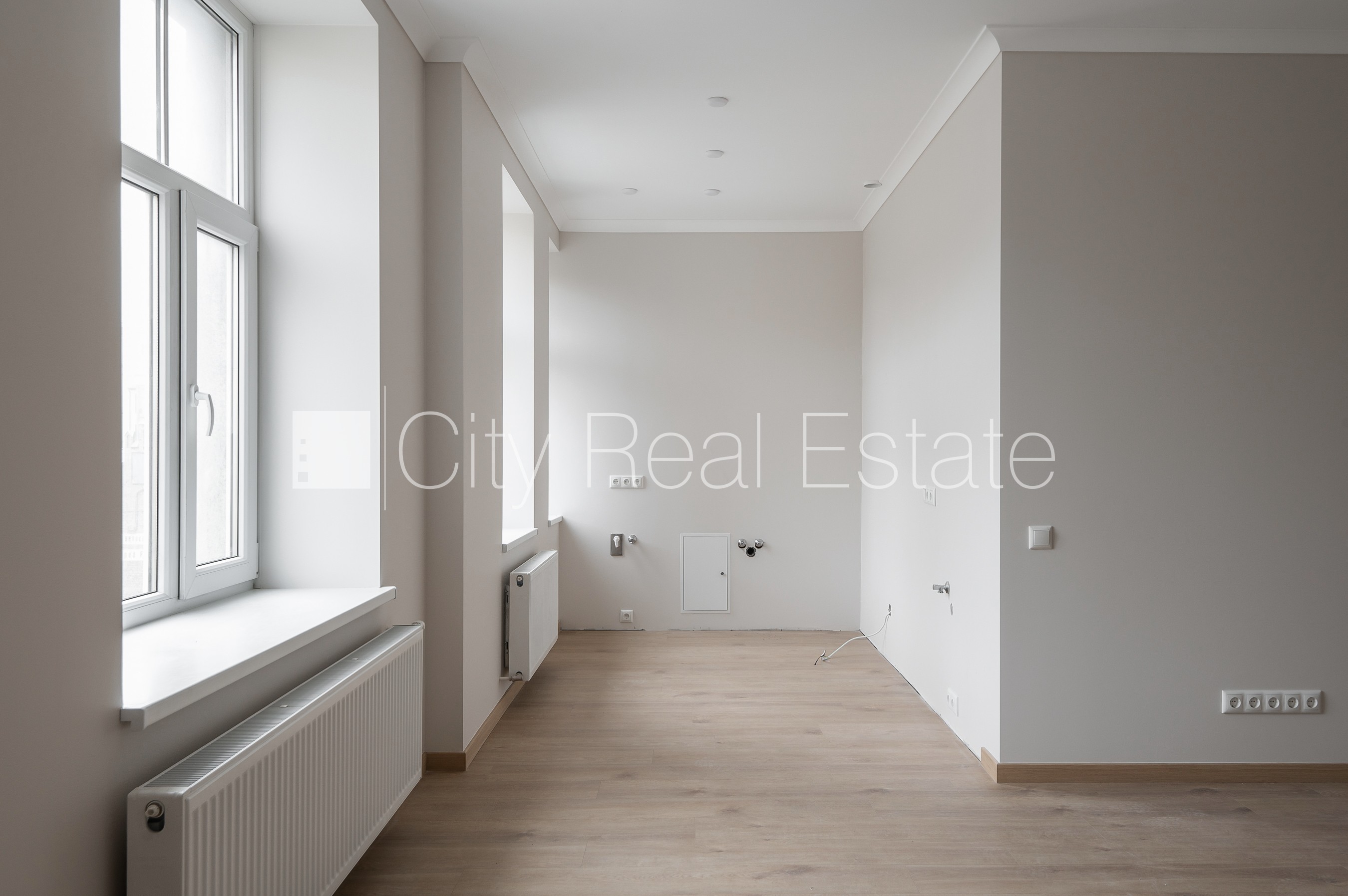 Sludinājumi. Fasādes māja, slēgts pagalms, vieta automašīnai, ieeja no ielas, ir lifts, kāpņu telpa pēc Cena: 106000 EUR Foto #3