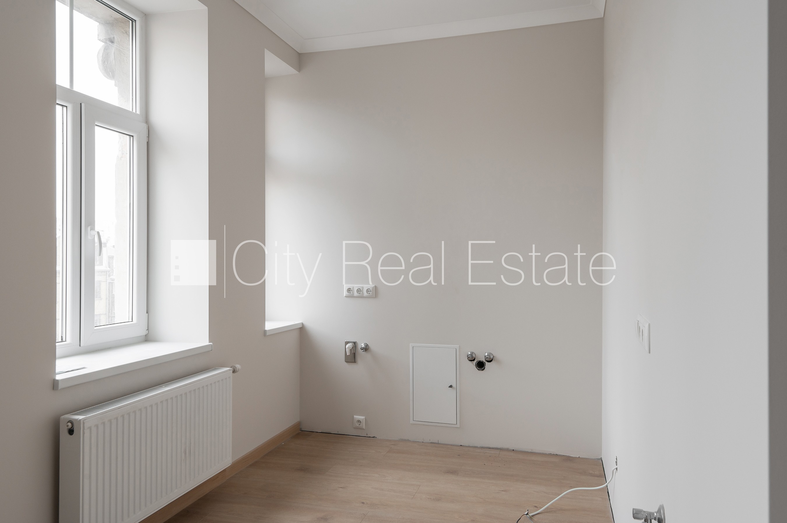 Sludinājumi. Fasādes māja, slēgts pagalms, vieta automašīnai, ieeja no ielas, ir lifts, kāpņu telpa pēc Cena: 106000 EUR Foto #4