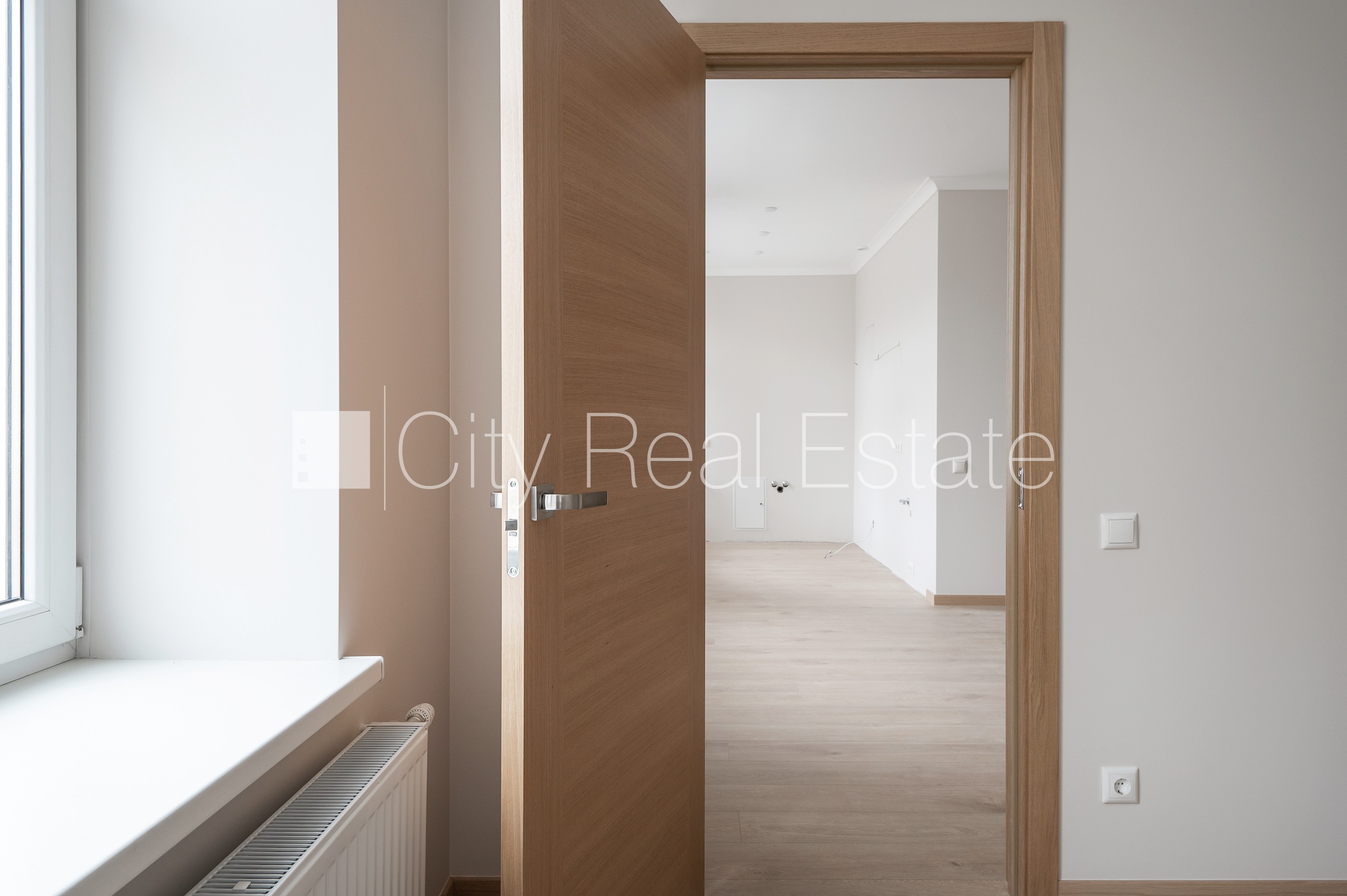 Sludinājumi. Fasādes māja, slēgts pagalms, vieta automašīnai, ieeja no ielas, ir lifts, kāpņu telpa pēc Cena: 106000 EUR Foto #6