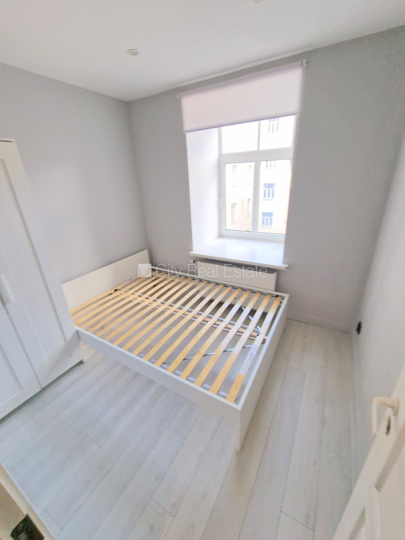 Sludinājumi. Fasādes māja, renovēta māja, slēgts pagalms, ieeja no ielas un pagalma, kāpņu telpa pēc kosmētiskā Cena: 400 EUR/mēn Foto #23