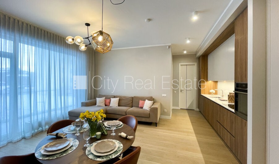 Sludinājumi. Jaunceltne, labiekārtota apzaļumota teritorija, vieta automašīnai, pazemes autostāvvieta, ir lifts, Cena: 850 EUR/mēn Foto #1