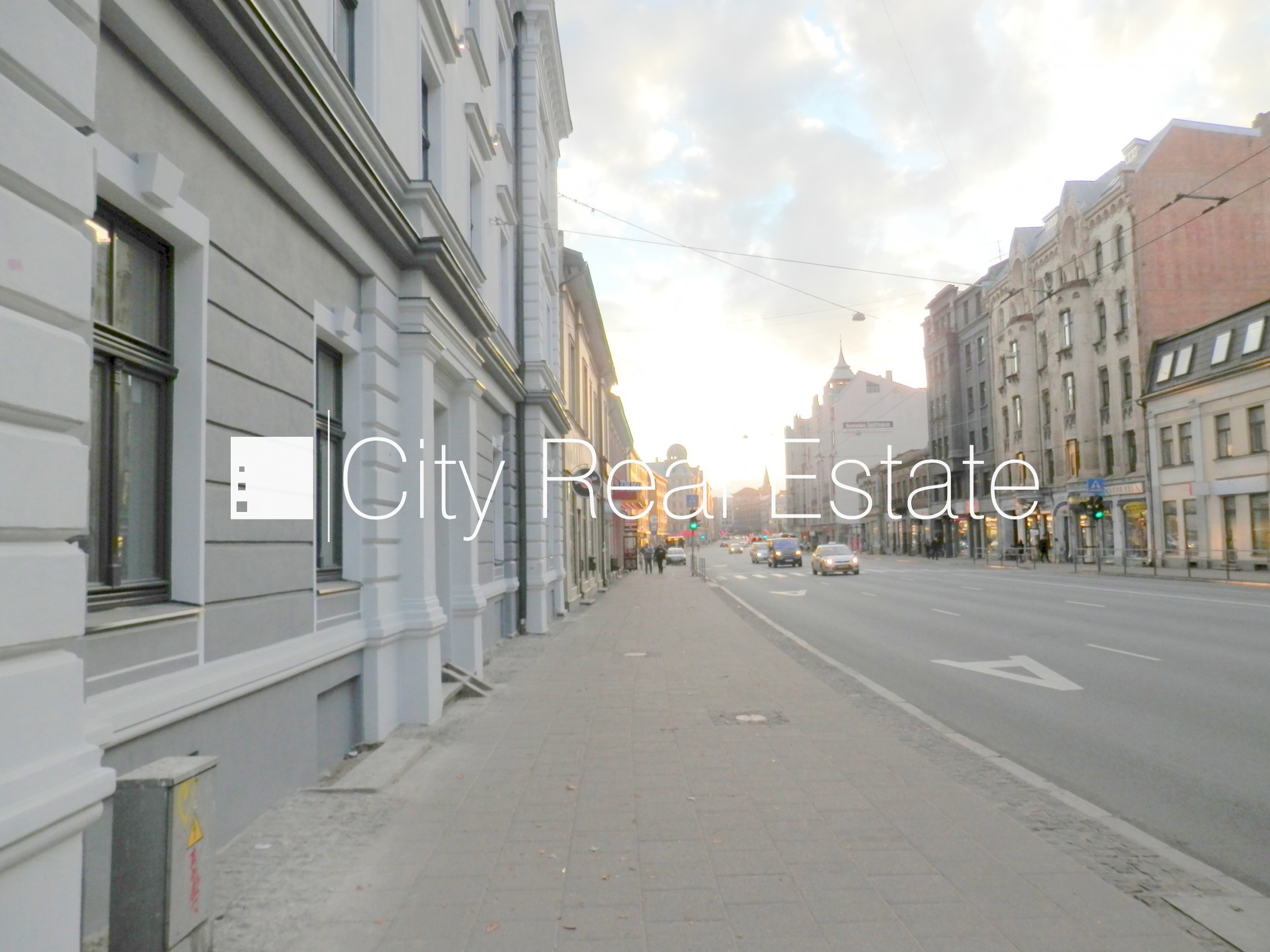 Sludinājumi. Fasādes māja, renovēta māja, slēgts pagalms, ieeja no ielas, kāpņu telpa pēc kosmētiskā remonta, Cena: 300 EUR/mēn Foto #16