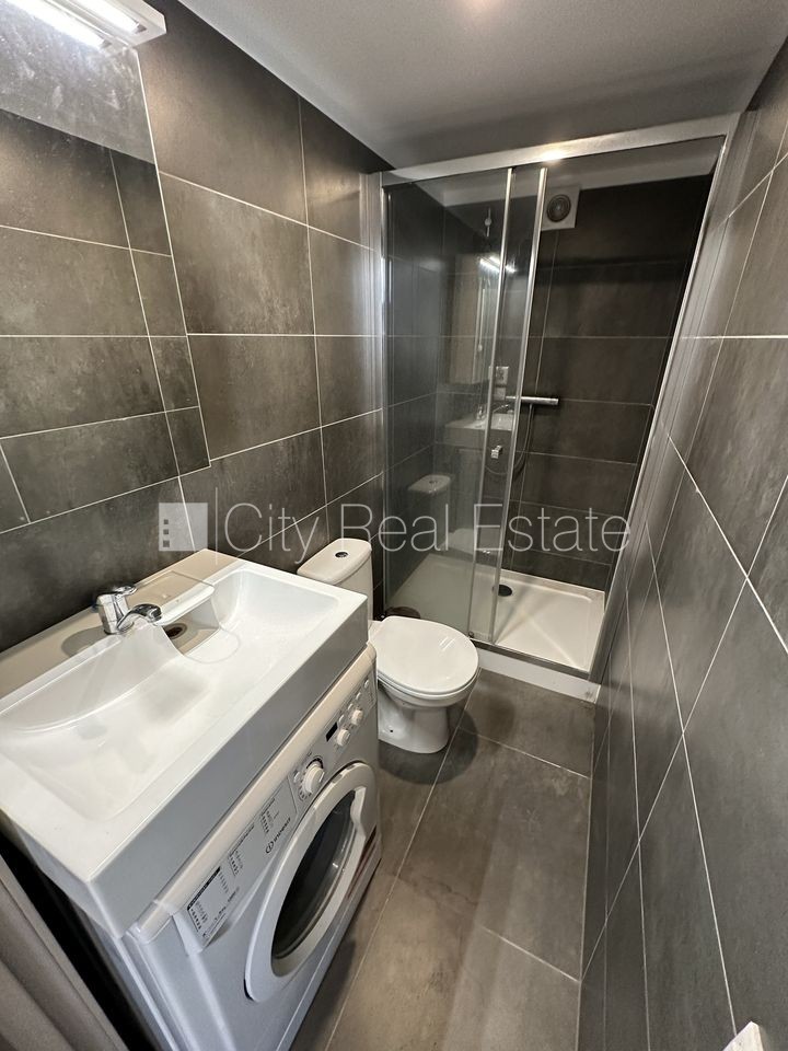 Sludinājumi. Fasādes māja, renovēta māja, slēgts pagalms, ieeja no ielas, kāpņu telpa pēc kosmētiskā remonta, Cena: 300 EUR/mēn Foto #11