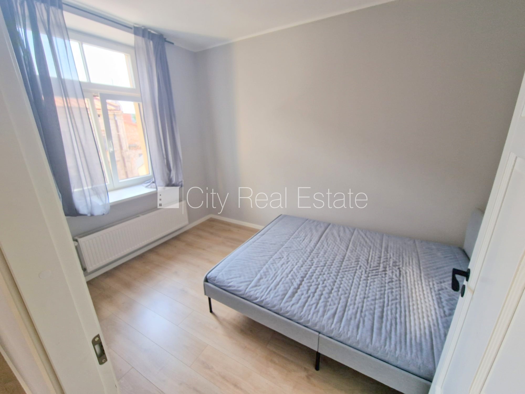 Sludinājumi. Fasādes māja, renovēta māja, slēgts pagalms, ieeja no ielas un pagalma, kāpņu telpa pēc kapitālā Cena: 440 EUR/mēn Foto #10