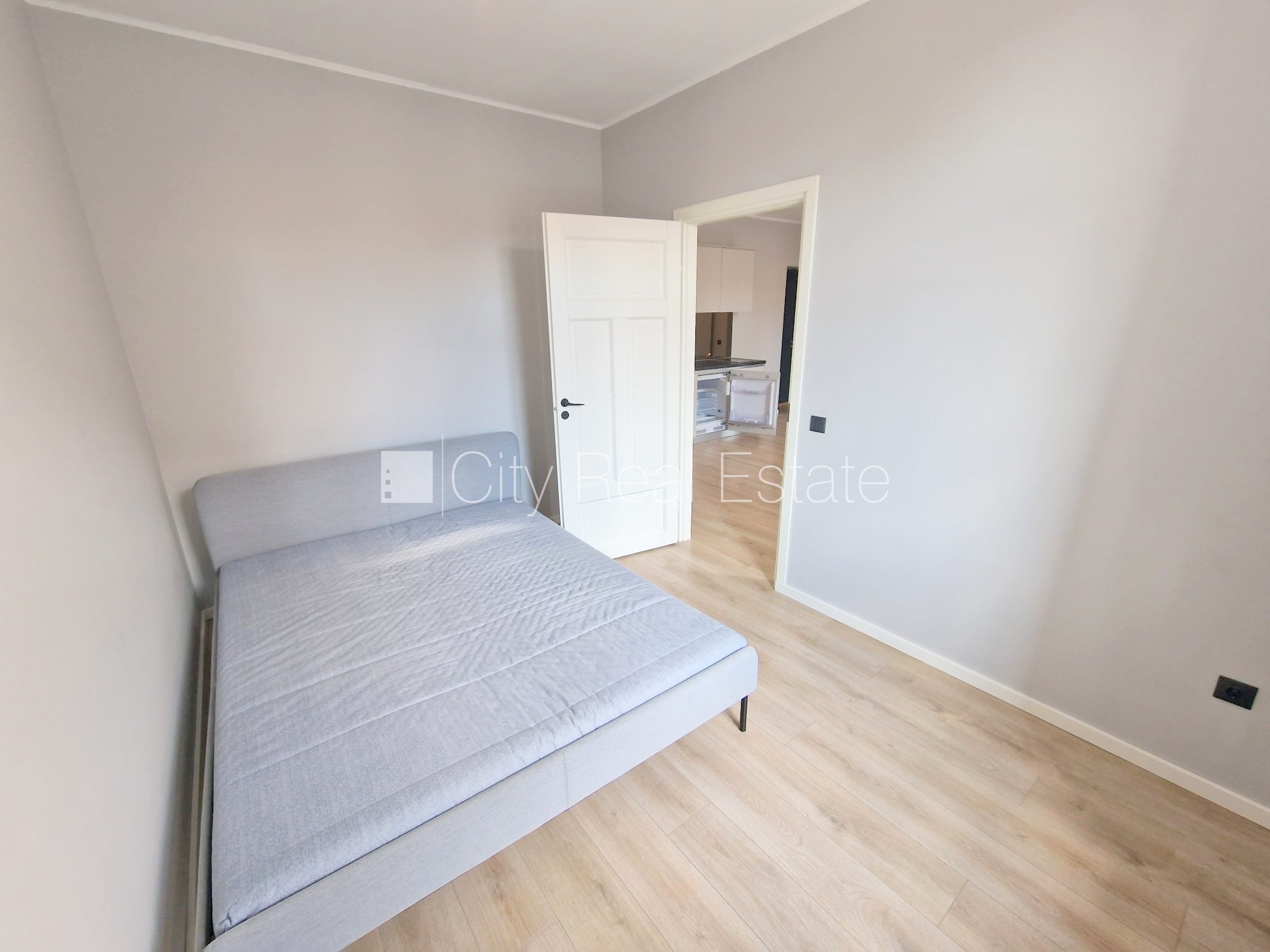 Sludinājumi. Fasādes māja, renovēta māja, slēgts pagalms, ieeja no ielas un pagalma, kāpņu telpa pēc kapitālā Cena: 440 EUR/mēn Foto #12