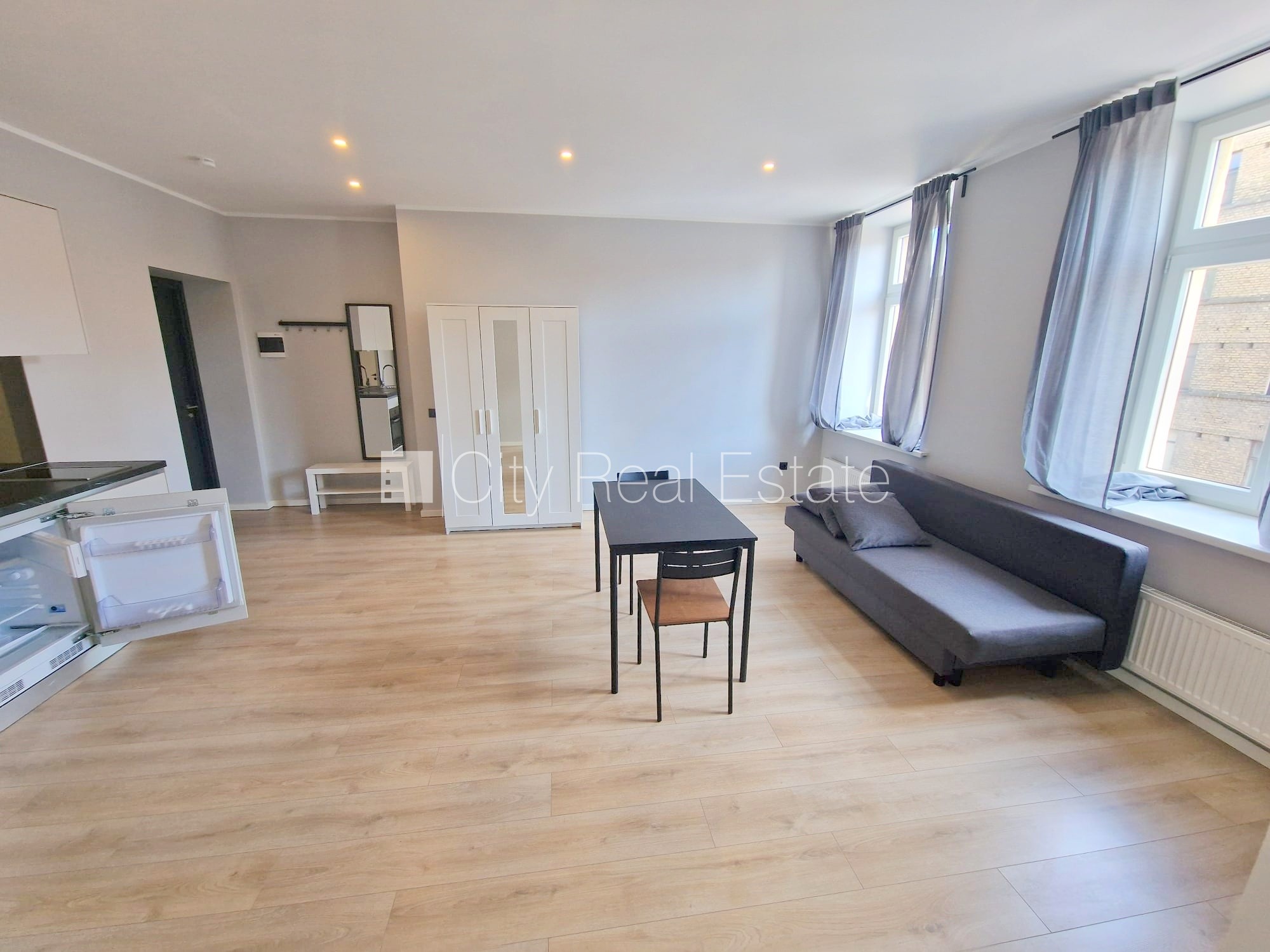 Sludinājumi. Fasādes māja, renovēta māja, slēgts pagalms, ieeja no ielas un pagalma, kāpņu telpa pēc kapitālā Cena: 440 EUR/mēn Foto #15