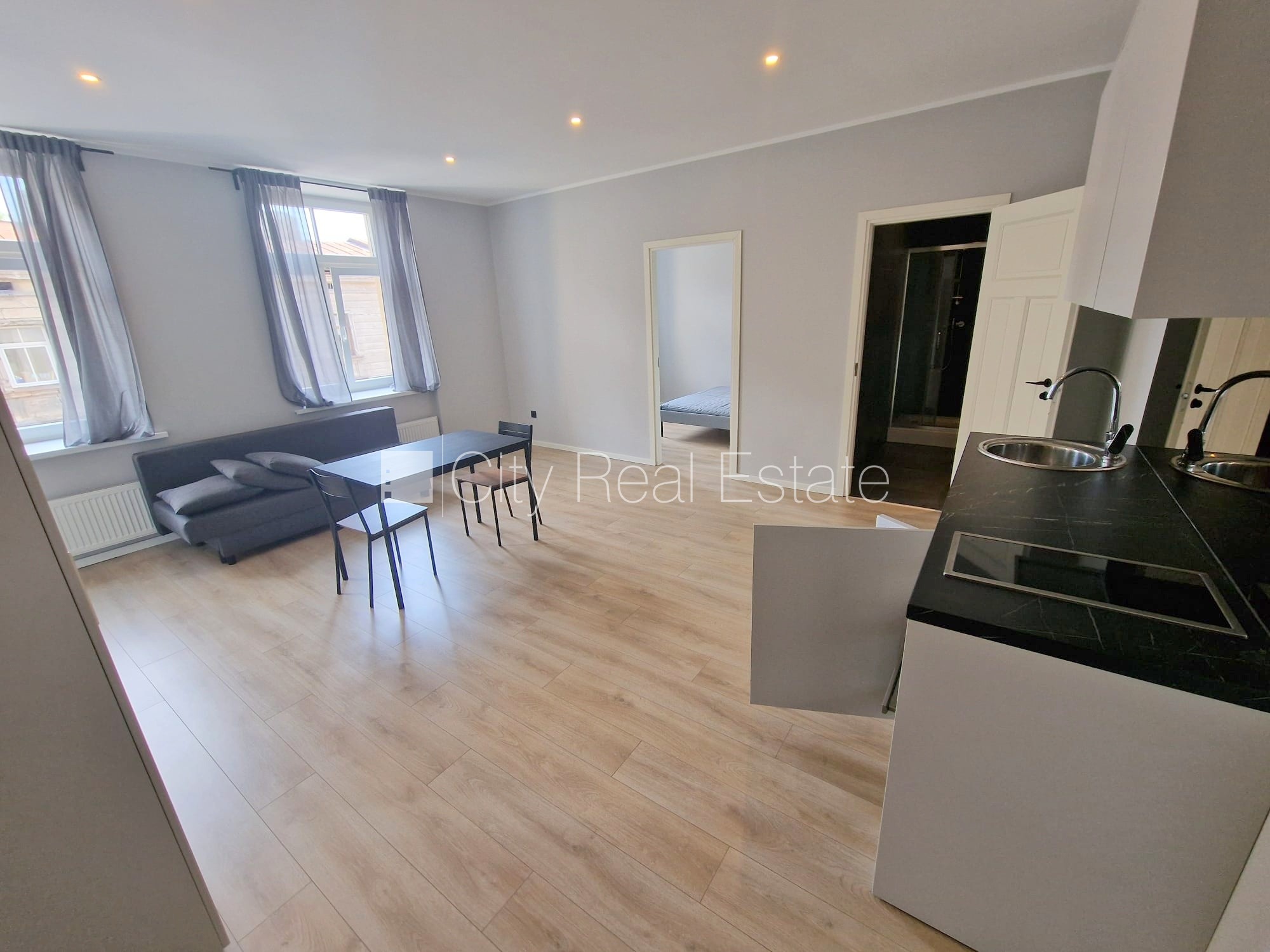 Sludinājumi. Fasādes māja, renovēta māja, slēgts pagalms, ieeja no ielas un pagalma, kāpņu telpa pēc kapitālā Cena: 440 EUR/mēn Foto #5