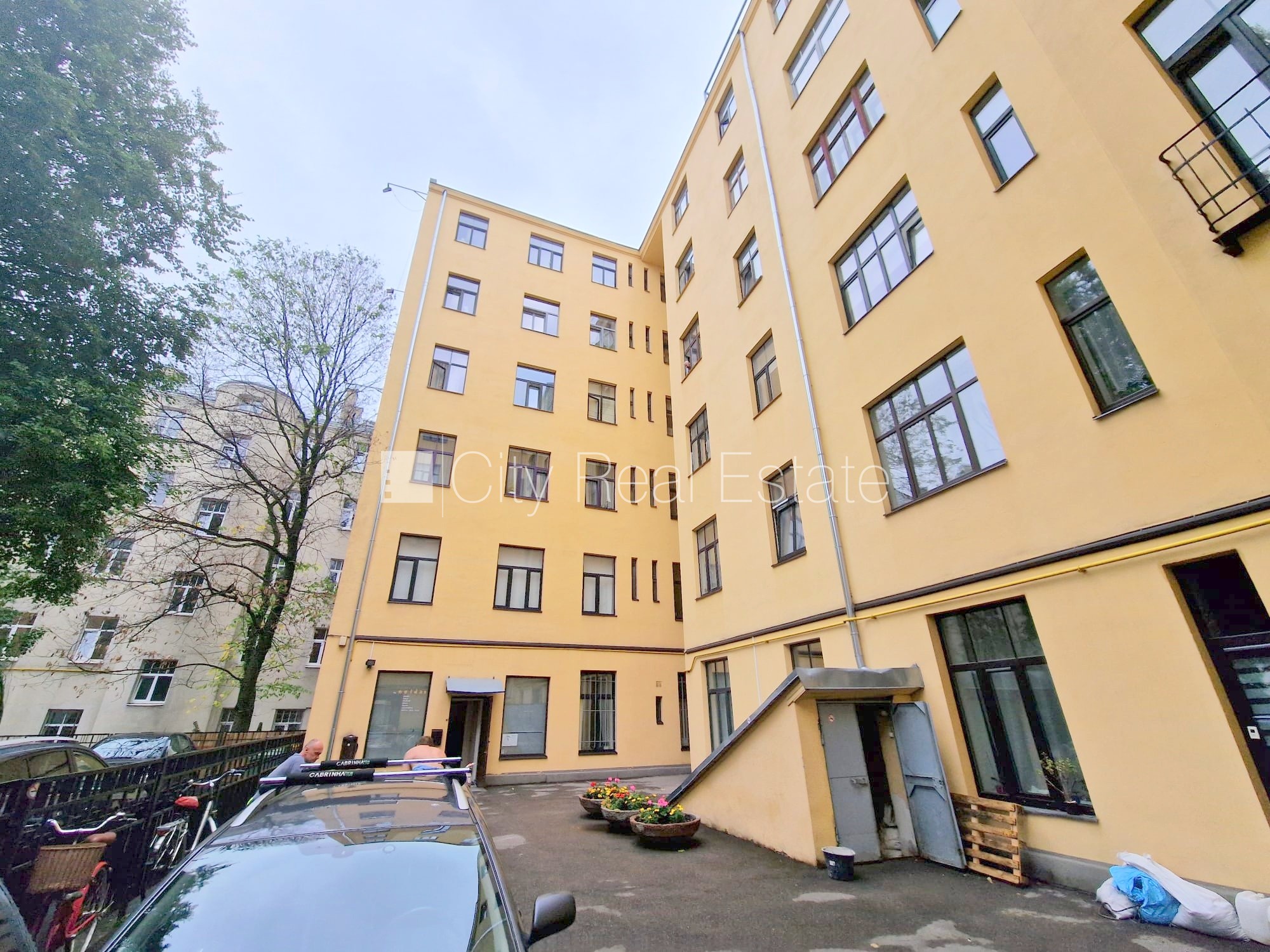 Sludinājumi. Zeme īpašumā, pagalma ēka, renovēta māja, slēgts pagalms, ieeja no ielas un pagalma, kāpņu telpa Cena: 85000 EUR Foto #25