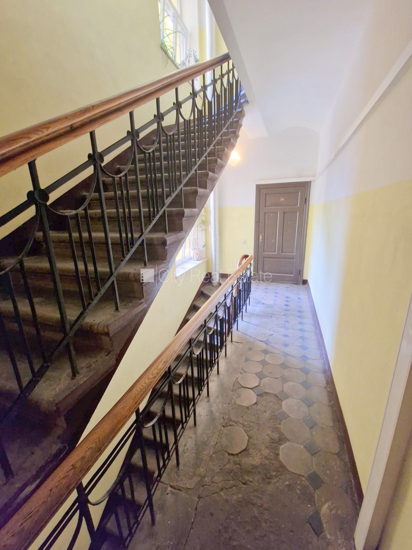 Sludinājumi. Zeme īpašumā, pagalma ēka, renovēta māja, slēgts pagalms, ieeja no ielas un pagalma, kāpņu telpa Cena: 85000 EUR Foto #22