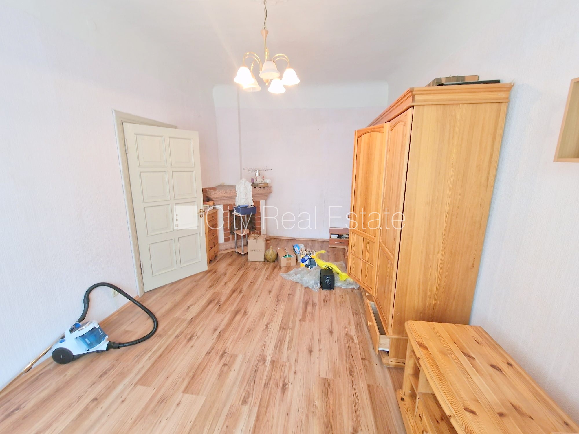 Sludinājumi. Zeme īpašumā, pagalma ēka, renovēta māja, slēgts pagalms, ieeja no ielas un pagalma, kāpņu telpa Cena: 85000 EUR Foto #4