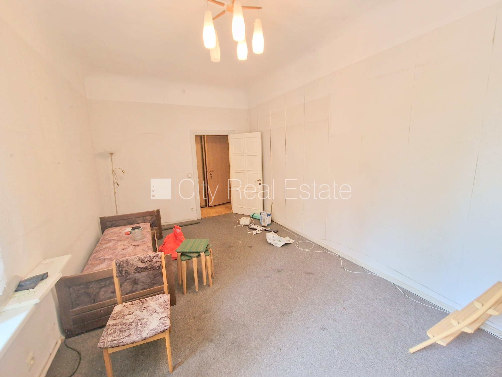 Sludinājumi. Zeme īpašumā, pagalma ēka, renovēta māja, slēgts pagalms, ieeja no ielas un pagalma, kāpņu telpa Cena: 85000 EUR Foto #10