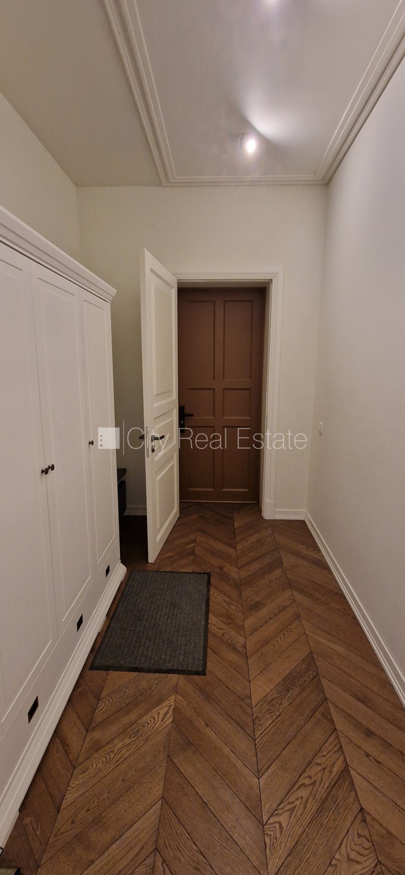 Sludinājumi. Fasādes māja, renovēta māja, ieeja no ielas, logi vērsti uz ielas pusi, istabas izolētas 2 gab., Cena: 1000 EUR/mēn Foto #21