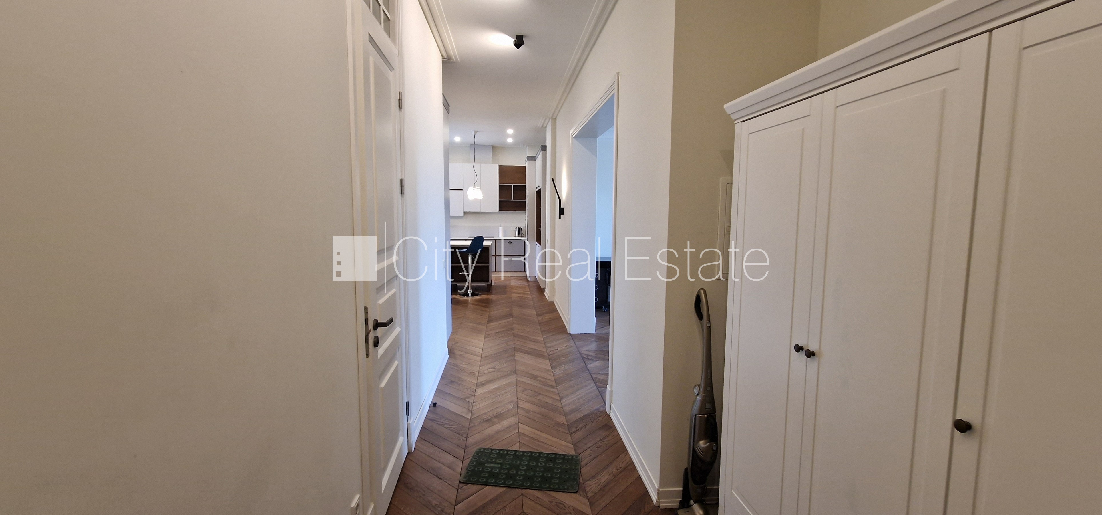 Sludinājumi. Fasādes māja, renovēta māja, ieeja no ielas, logi vērsti uz ielas pusi, istabas izolētas 2 gab., Cena: 1000 EUR/mēn Foto #18