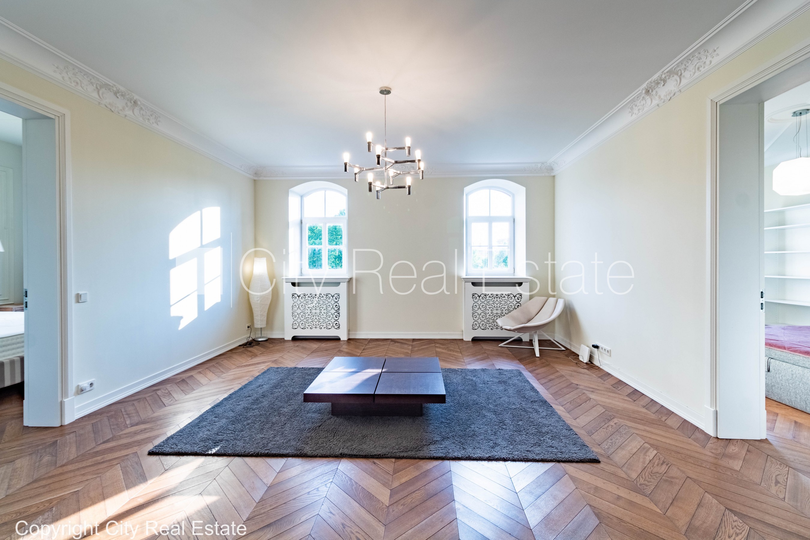 Sludinājumi. Fasādes māja, renovēta māja, ieeja no ielas, logi vērsti uz ielas pusi, istabas izolētas 2 gab., Cena: 1000 EUR/mēn Foto #2