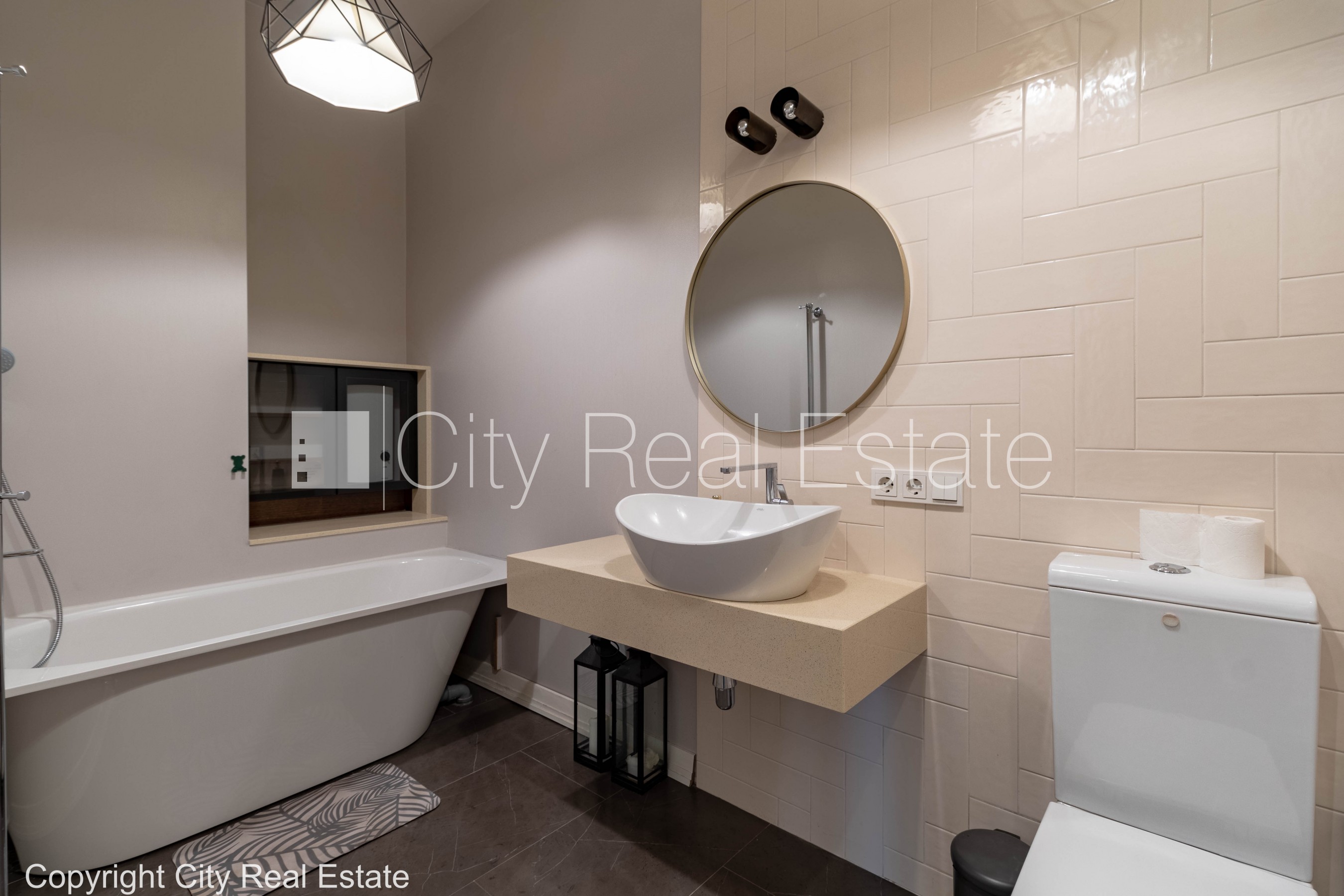 Sludinājumi. Fasādes māja, renovēta māja, ieeja no ielas, logi vērsti uz ielas pusi, istabas izolētas 2 gab., Cena: 1000 EUR/mēn Foto #19