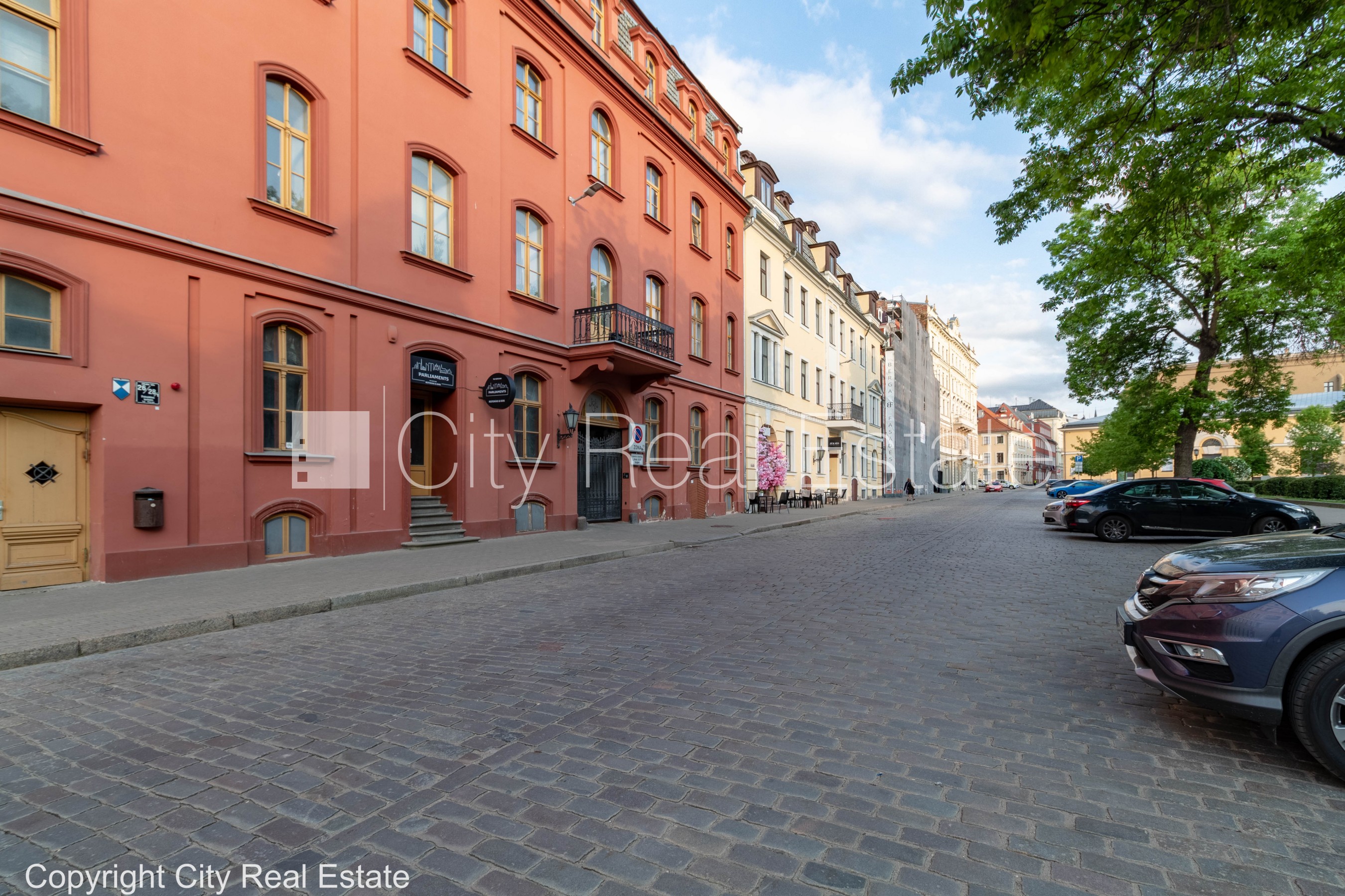 Sludinājumi. Fasādes māja, renovēta māja, ieeja no ielas, logi vērsti uz ielas pusi, istabas izolētas 2 gab., Cena: 1000 EUR/mēn Foto #1