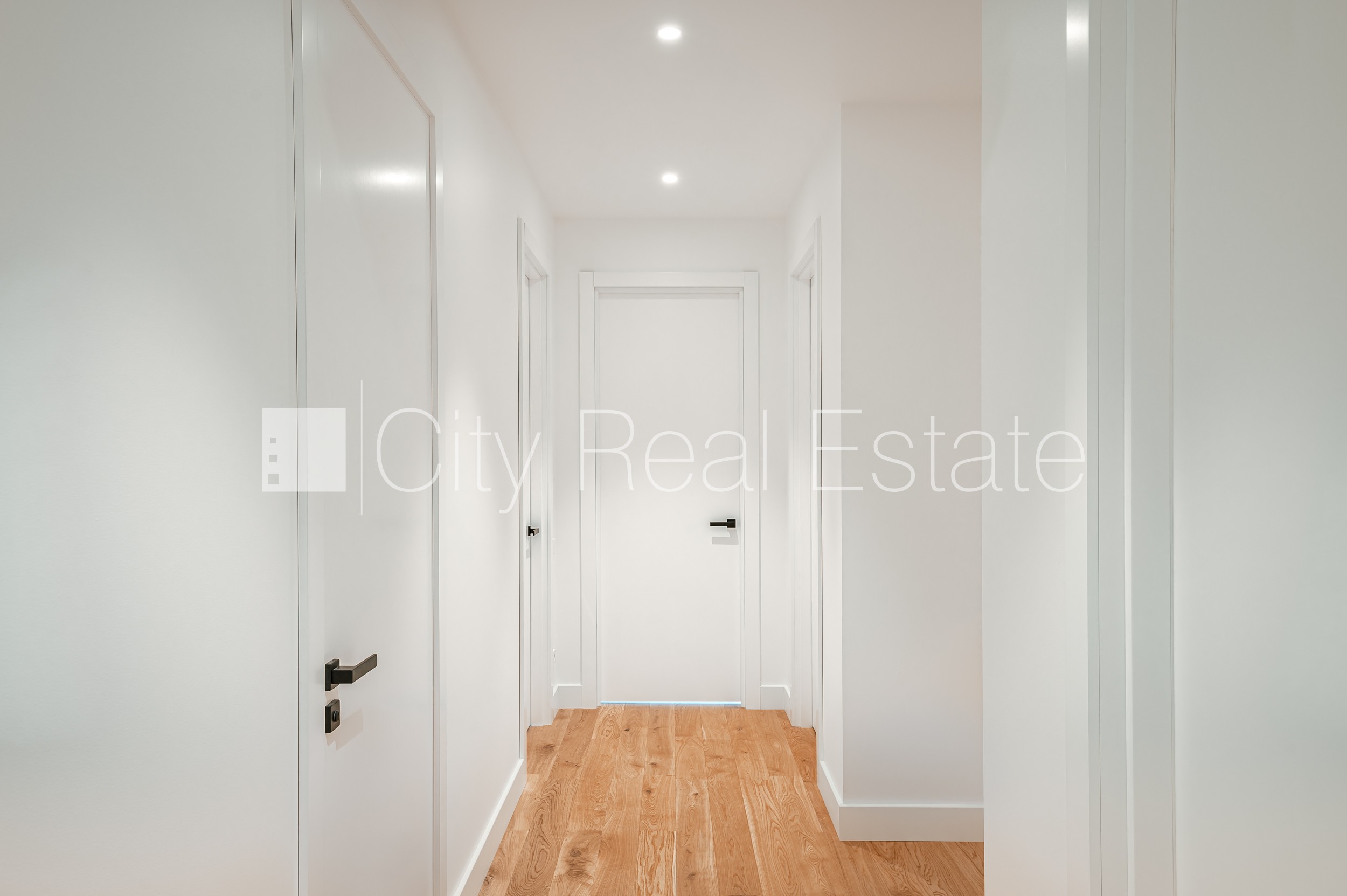 Sludinājumi. Rindu māja, jaunceltne, labiekārtota apzaļumota teritorija, teritorijas iebrauktuves vārti aprīkoti Cena: 576000 EUR Foto #17