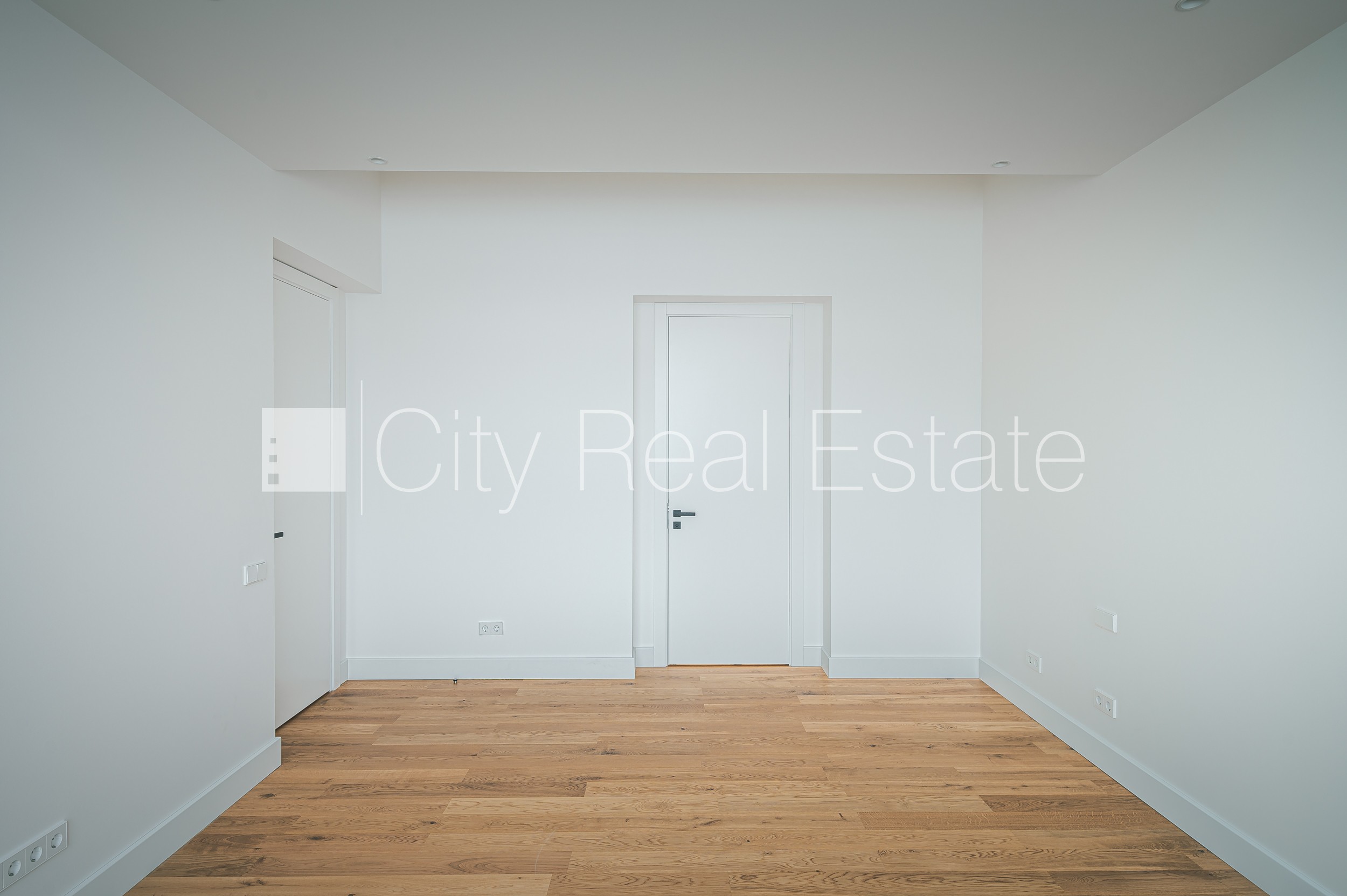 Sludinājumi. Rindu māja, jaunceltne, labiekārtota apzaļumota teritorija, teritorijas iebrauktuves vārti aprīkoti Cena: 576000 EUR Foto #19