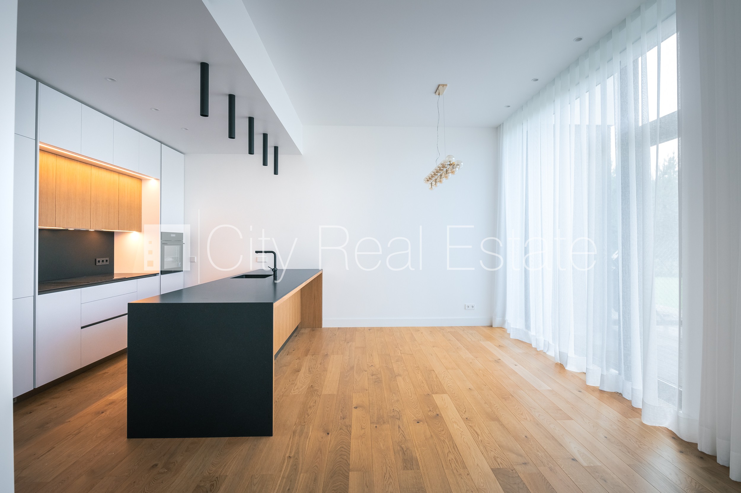 Sludinājumi. Rindu māja, jaunceltne, labiekārtota apzaļumota teritorija, teritorijas iebrauktuves vārti aprīkoti Cena: 576000 EUR Foto #8