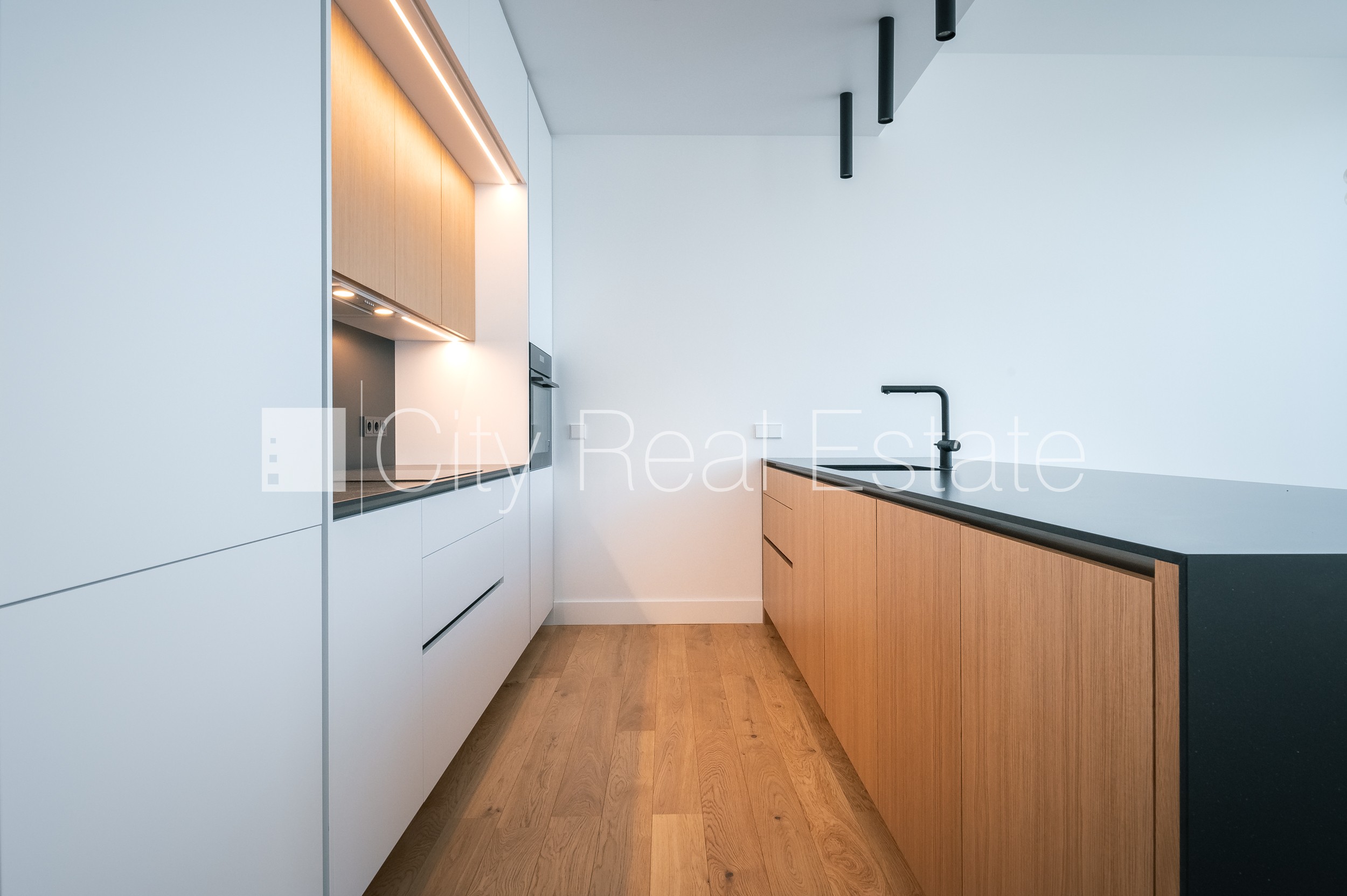 Sludinājumi. Rindu māja, jaunceltne, labiekārtota apzaļumota teritorija, teritorijas iebrauktuves vārti aprīkoti Cena: 576000 EUR Foto #9