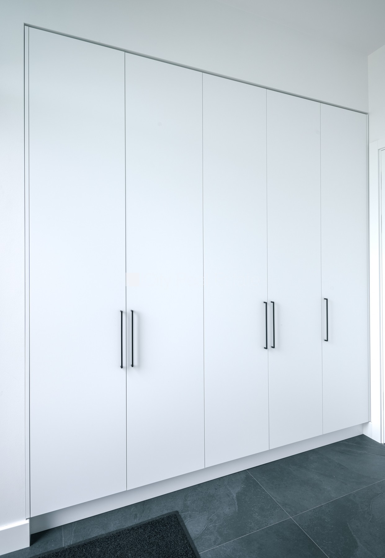 Sludinājumi. Rindu māja, jaunceltne, labiekārtota apzaļumota teritorija, teritorijas iebrauktuves vārti aprīkoti Cena: 576000 EUR Foto #15