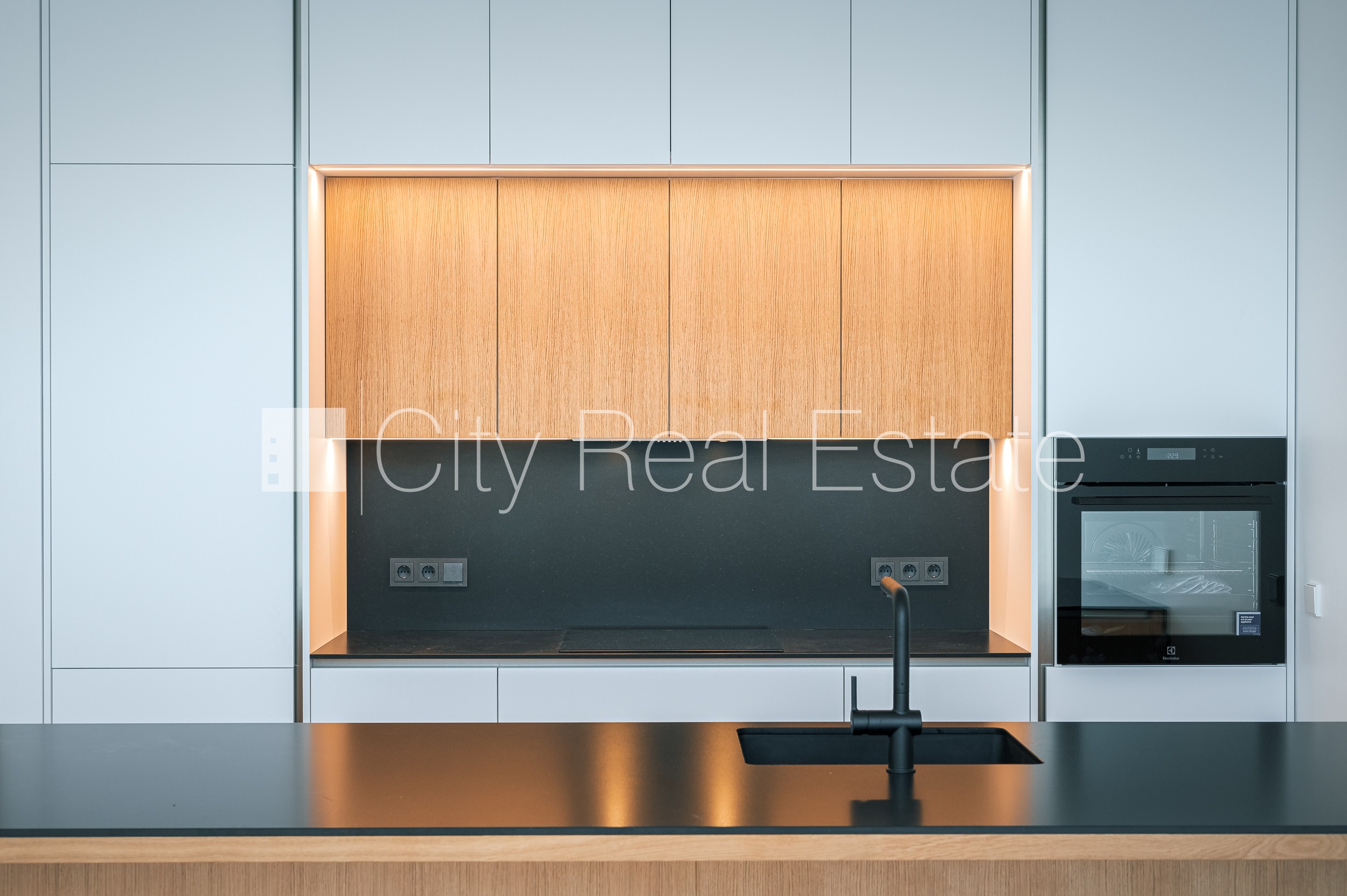 Sludinājumi. Rindu māja, jaunceltne, labiekārtota apzaļumota teritorija, teritorijas iebrauktuves vārti aprīkoti Cena: 576000 EUR Foto #14