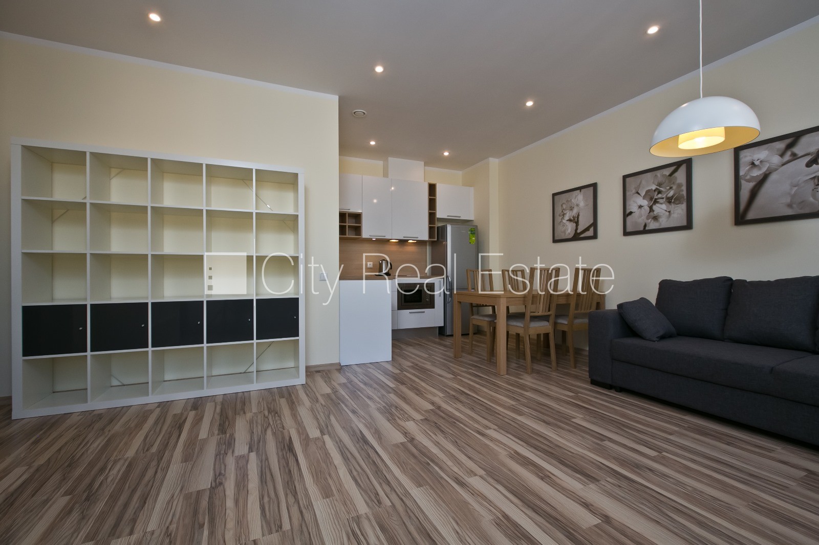 Sludinājumi. Fasādes māja, renovēta māja, slēgts pagalms, kāpņu telpa pēc kosmētiskā remonta, istabas izolētas 1 Cena: 550 EUR/mēn Foto #1