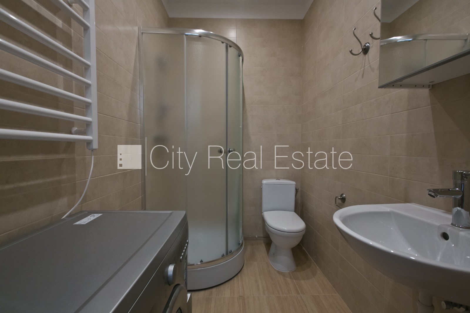 Sludinājumi. Fasādes māja, renovēta māja, slēgts pagalms, kāpņu telpa pēc kosmētiskā remonta, istabas izolētas 1 Cena: 550 EUR/mēn Foto #9