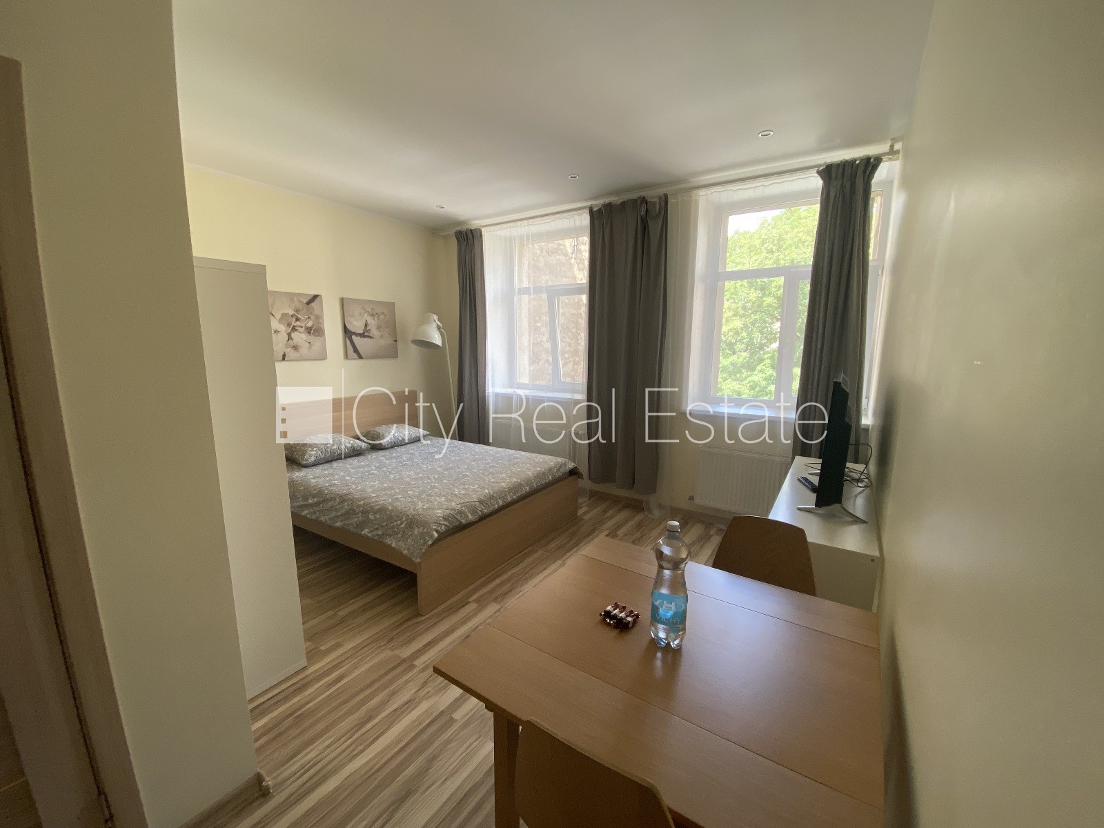 Sludinājumi. Pagalma ēka, renovēta māja, slēgts pagalms, ieeja no pagalma, logi vērsti uz pagalma pusi, studio Cena: 465 EUR/mēn Foto #3