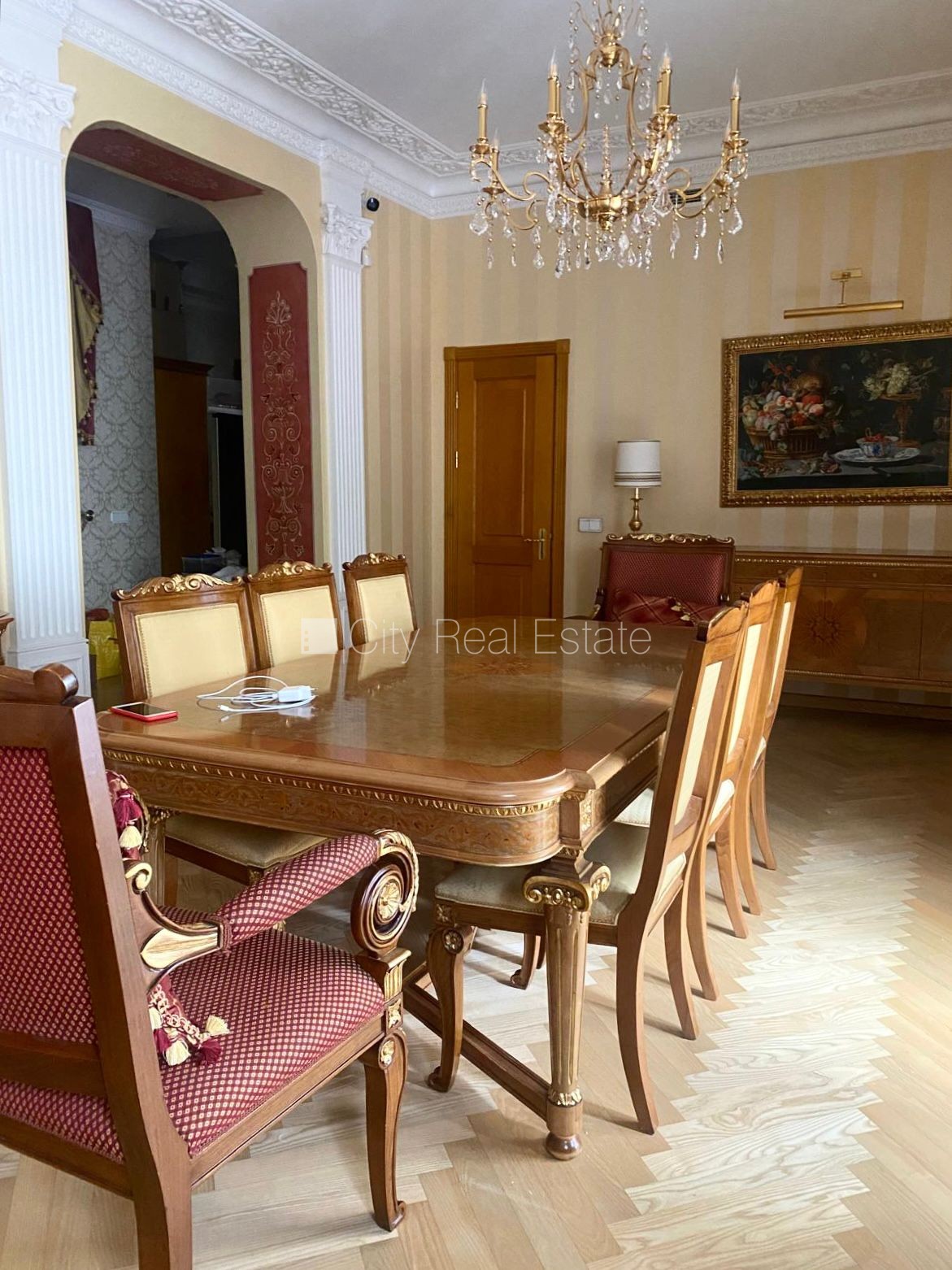 Sludinājumi. Fasādes māja, renovēta māja, labiekārtota apzaļumota teritorija, ieeja no ielas, luksuss Cena: 3000 EUR/mēn Foto #1