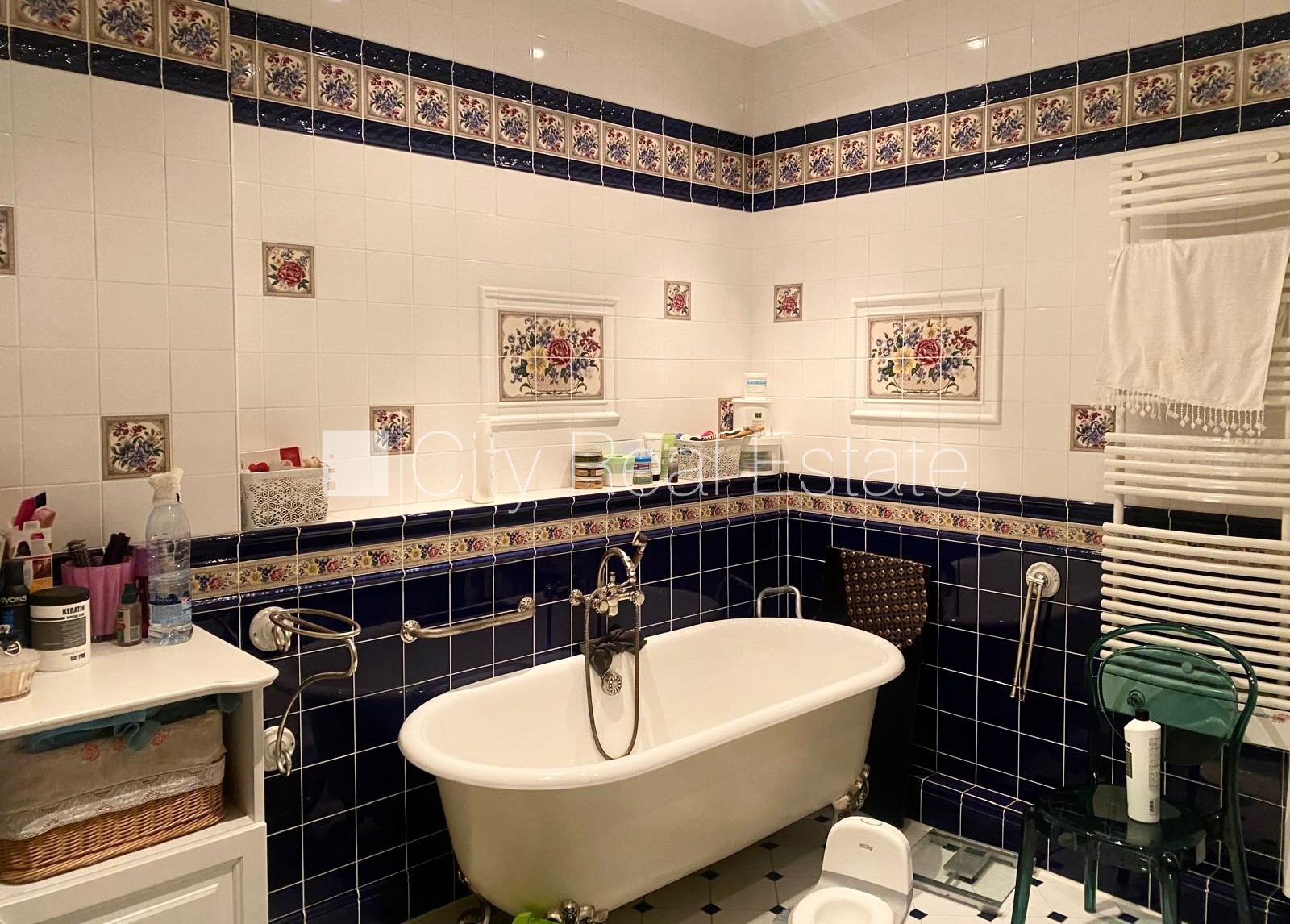 Sludinājumi. Fasādes māja, renovēta māja, labiekārtota apzaļumota teritorija, ieeja no ielas, luksuss Cena: 3000 EUR/mēn Foto #11