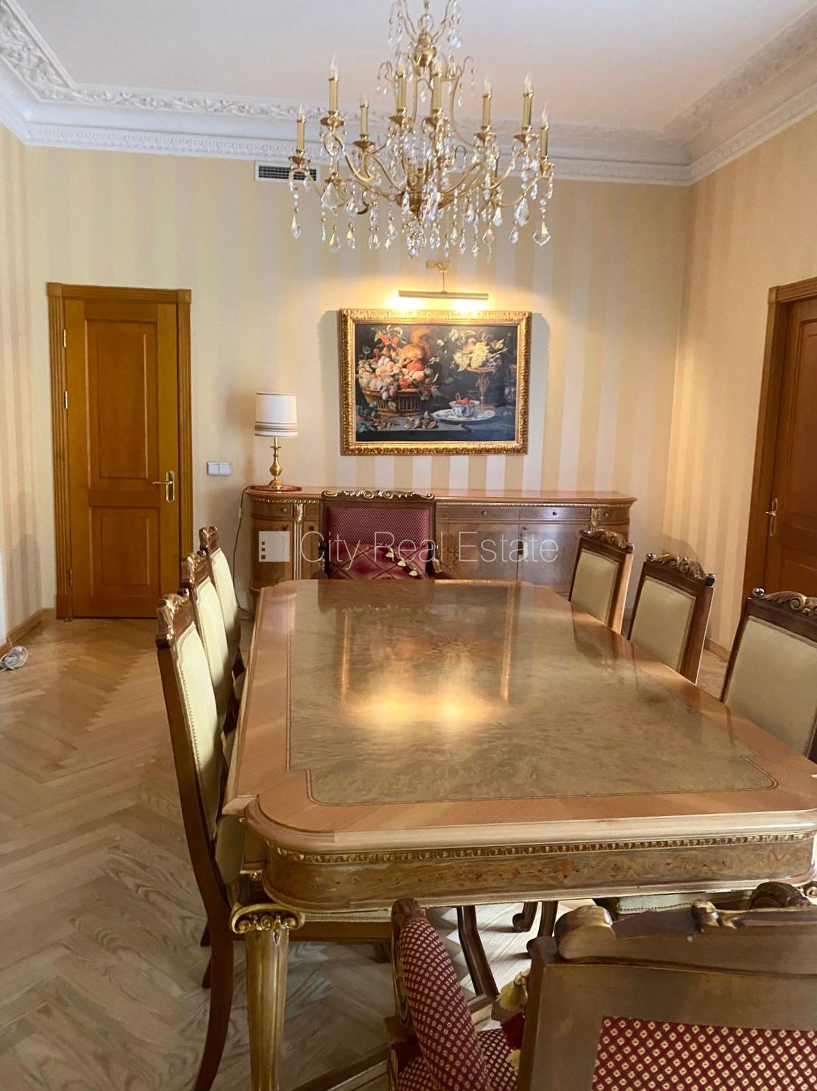 Sludinājumi. Fasādes māja, renovēta māja, labiekārtota apzaļumota teritorija, ieeja no ielas, luksuss Cena: 3000 EUR/mēn Foto #2