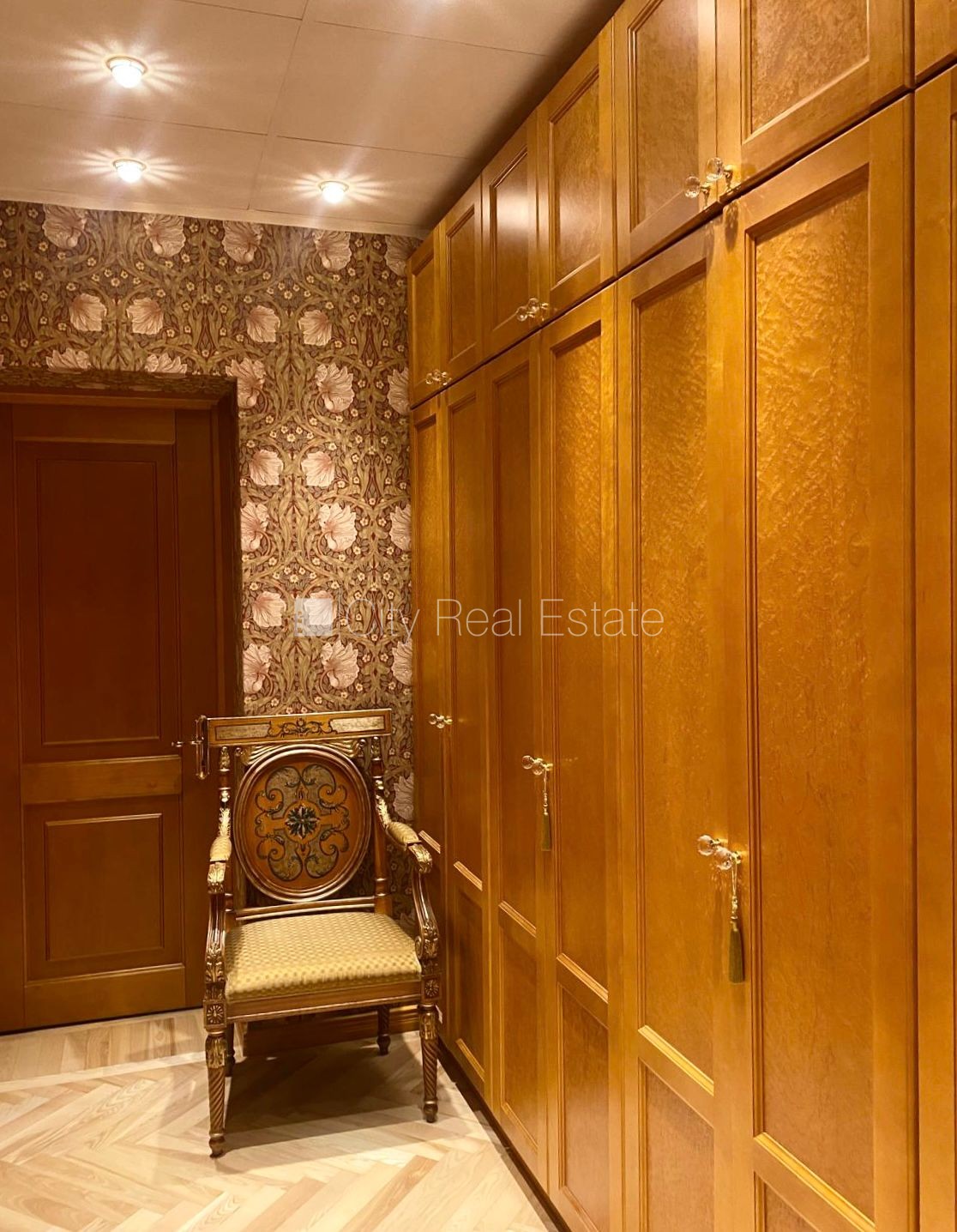 Sludinājumi. Fasādes māja, renovēta māja, labiekārtota apzaļumota teritorija, ieeja no ielas, luksuss Cena: 3000 EUR/mēn Foto #9