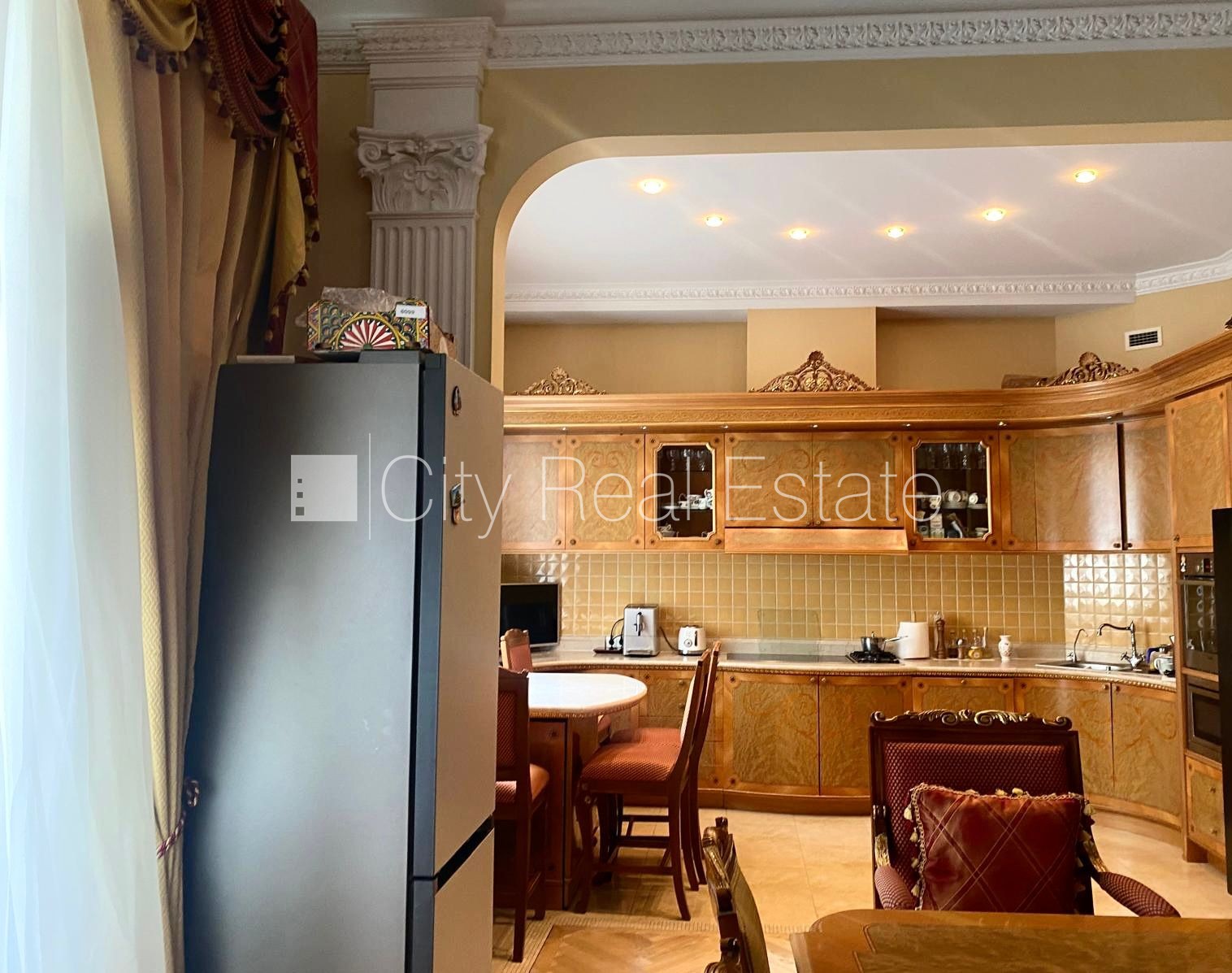 Sludinājumi. Fasādes māja, renovēta māja, labiekārtota apzaļumota teritorija, ieeja no ielas, luksuss Cena: 3000 EUR/mēn Foto #4