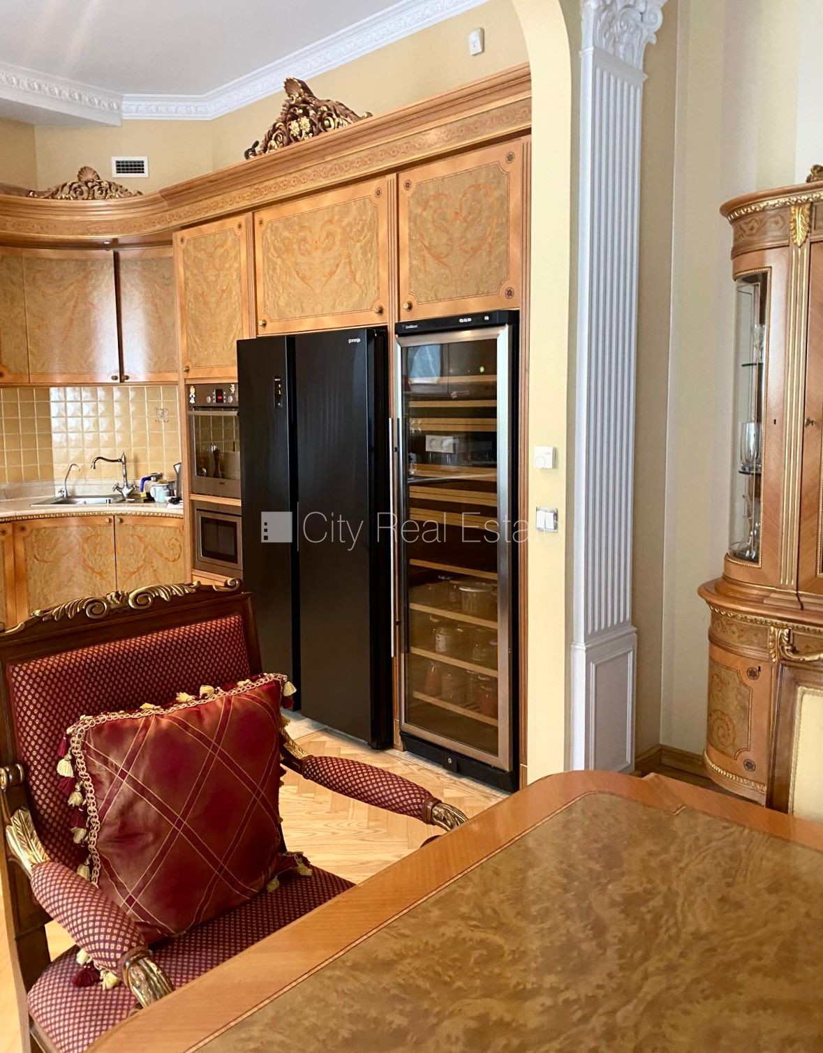 Sludinājumi. Fasādes māja, renovēta māja, labiekārtota apzaļumota teritorija, ieeja no ielas, luksuss Cena: 3000 EUR/mēn Foto #5