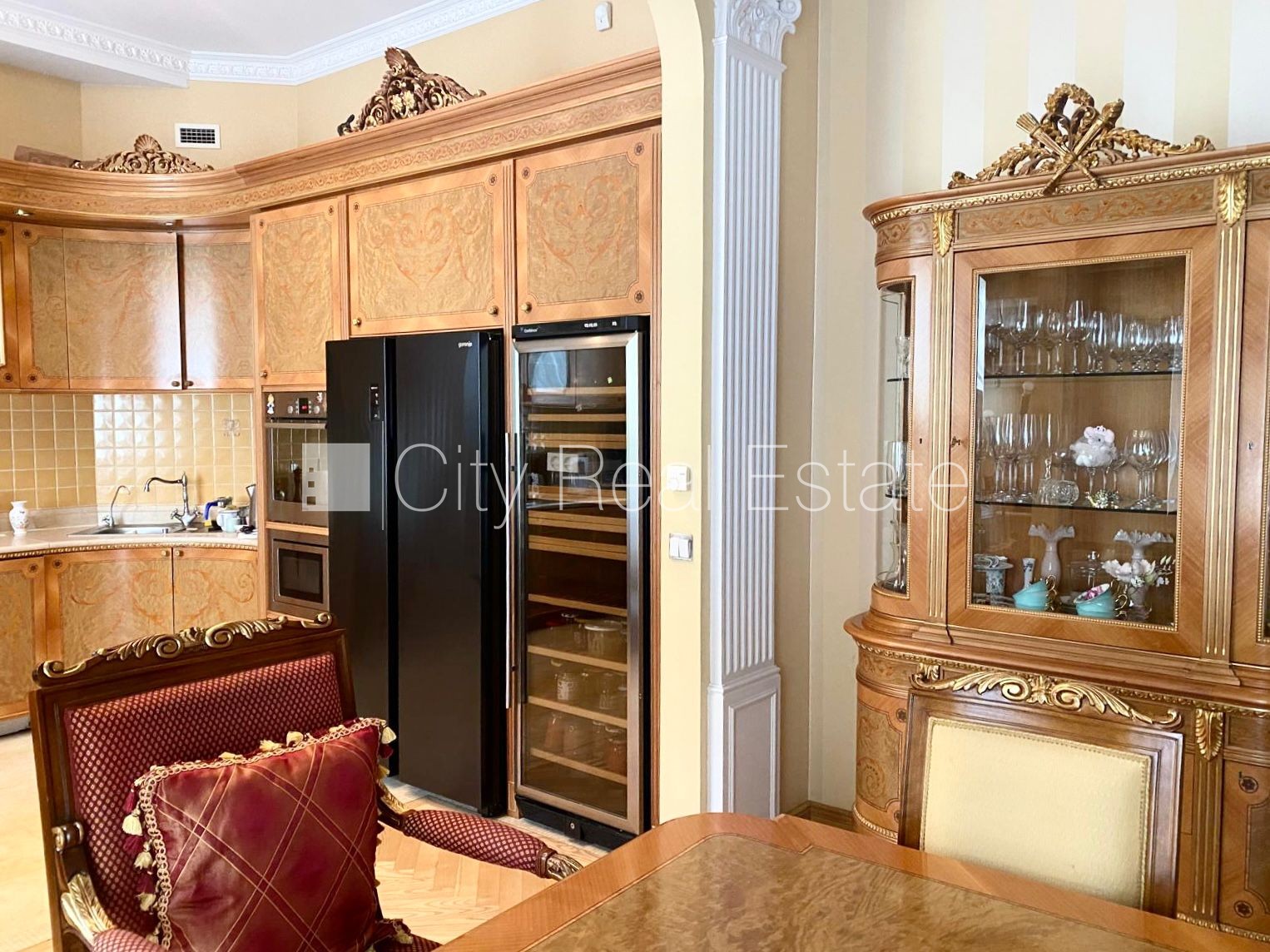 Sludinājumi. Fasādes māja, renovēta māja, labiekārtota apzaļumota teritorija, ieeja no ielas, luksuss Cena: 3000 EUR/mēn Foto #6