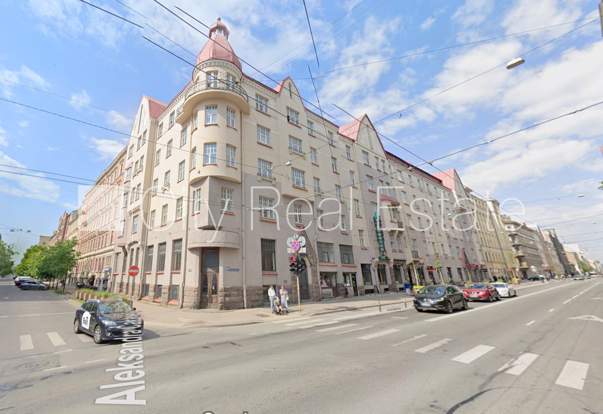 Sludinājumi. Fasādes māja, renovēta māja, ieeja no ielas, ir lifts, kāpņu telpa pēc kosmētiskā remonta, logi Cena: 500 EUR/mēn Foto #19